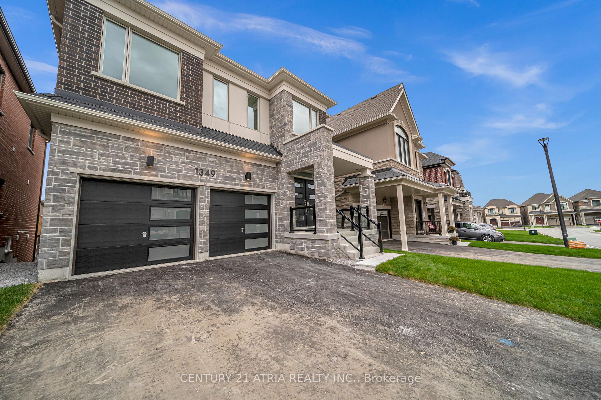 Photo 2 of 1349 Glamorgan Manor, Pickering, Rural Pickering — HOMEH