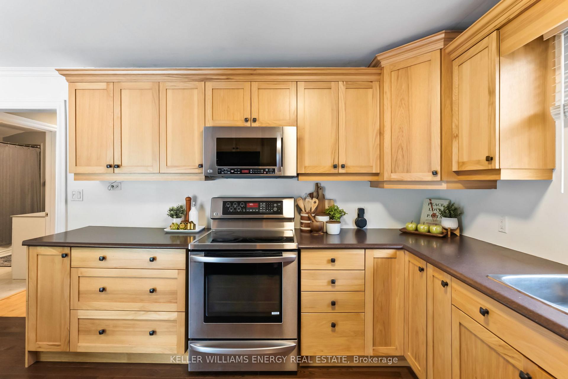 Photo 11 of 211 Severn Street, Oshawa, McLaughlin — HOMEH