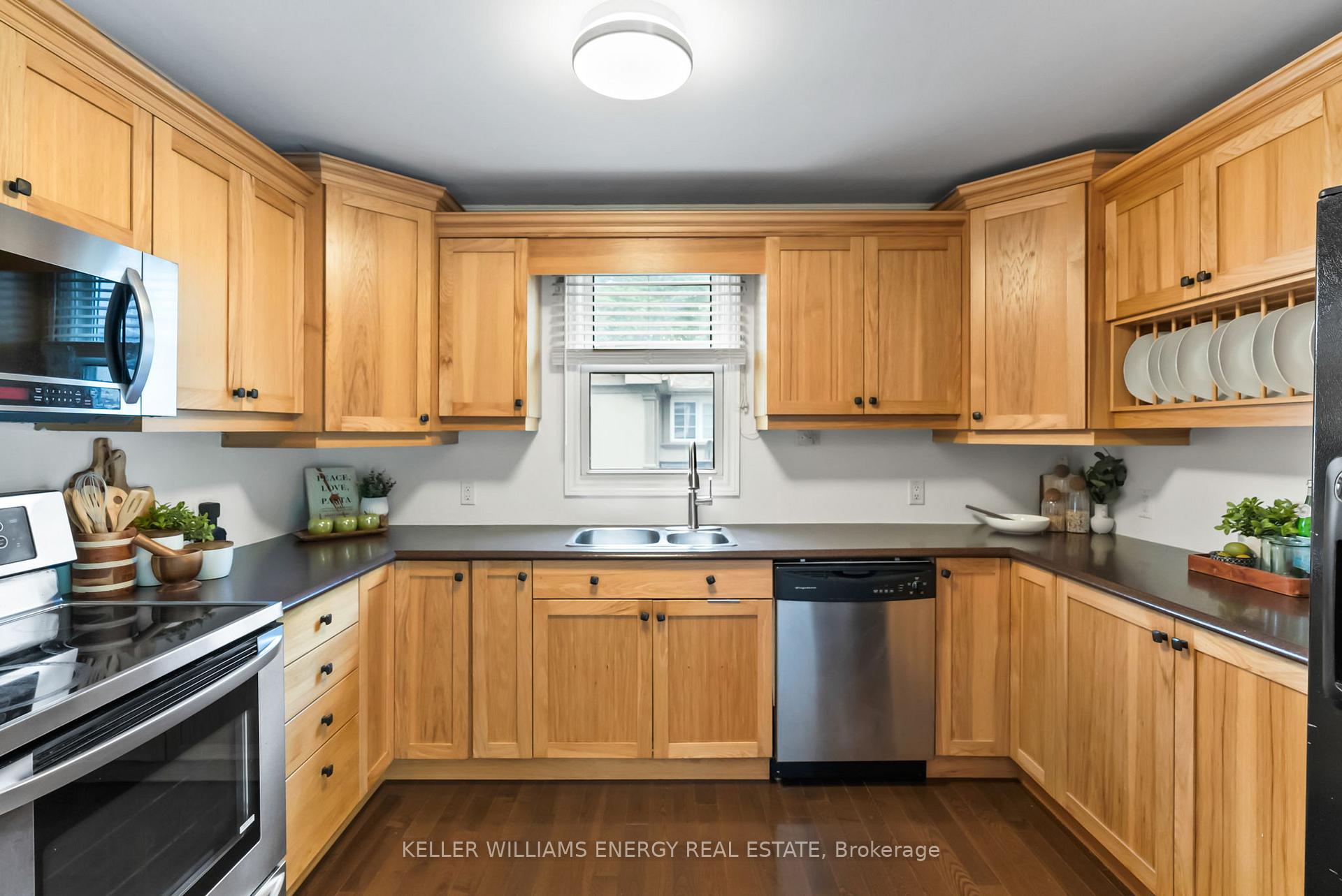 Photo 12 of 211 Severn Street, Oshawa, McLaughlin — HOMEH