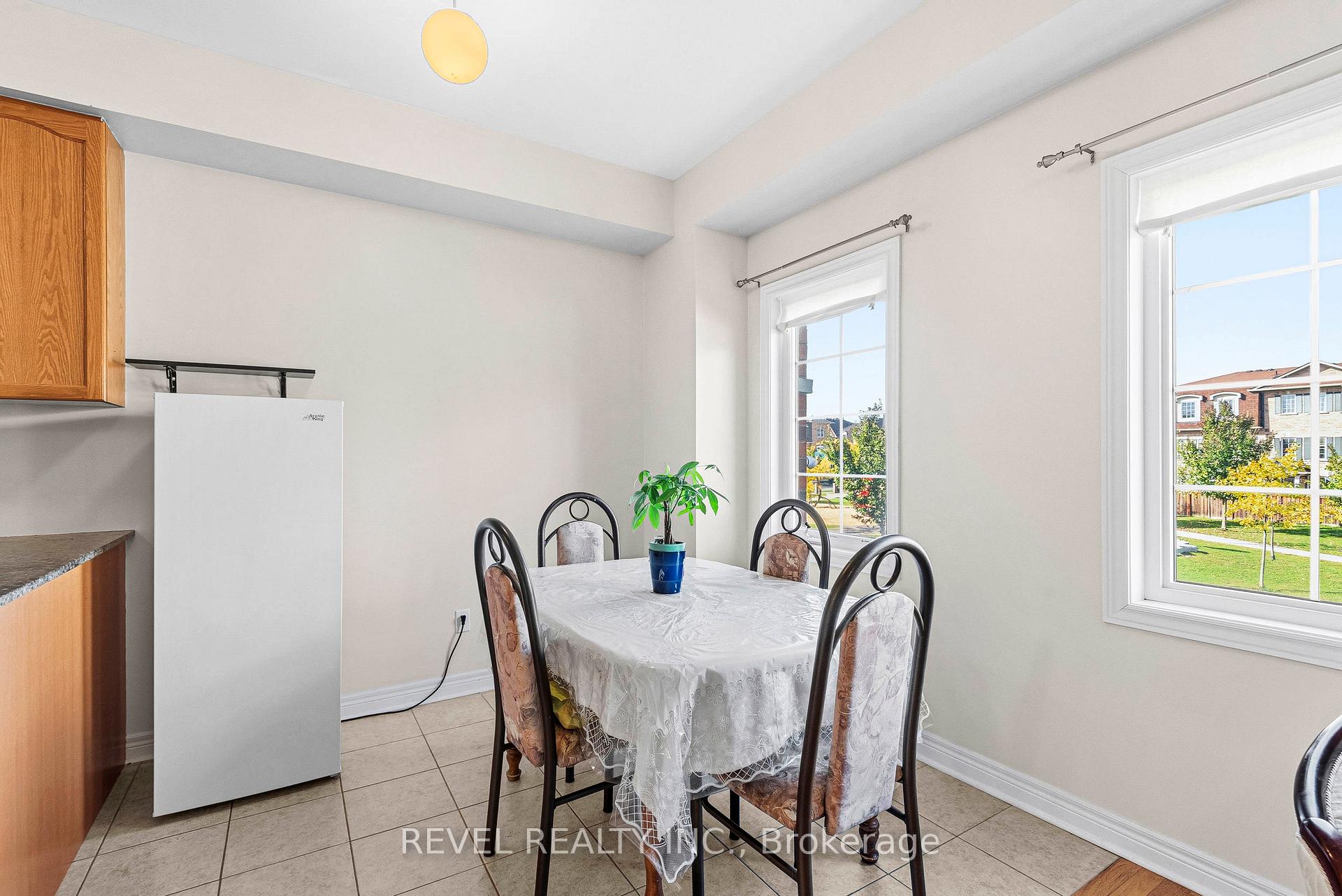Photo 15 of 1516 Shepway Mews, Pickering, Duffin Heights — HOMEH