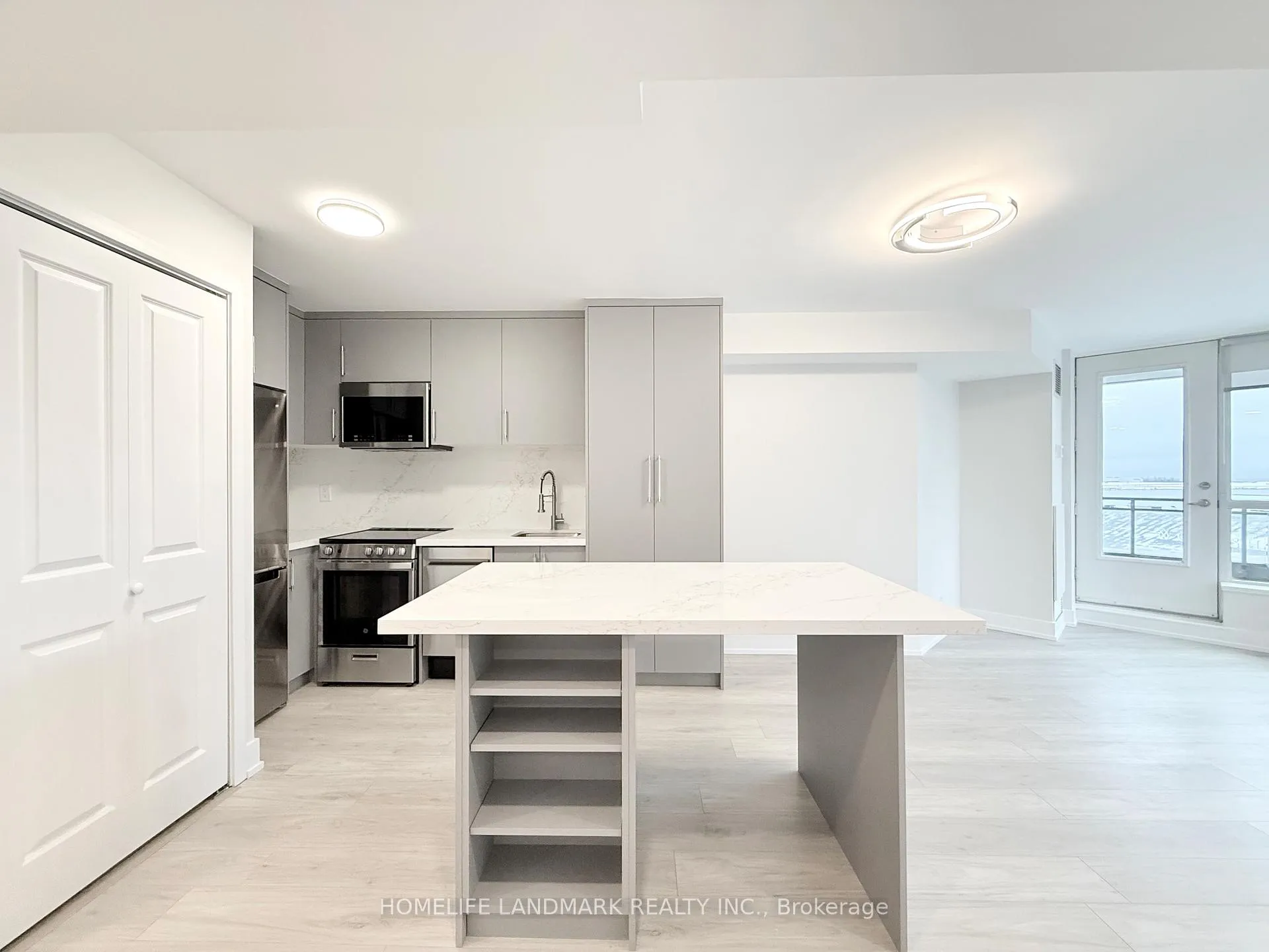 Photo 4 of Unit 727, 230 Queens Quay W, Toronto, Waterfront Communities — HOMEH