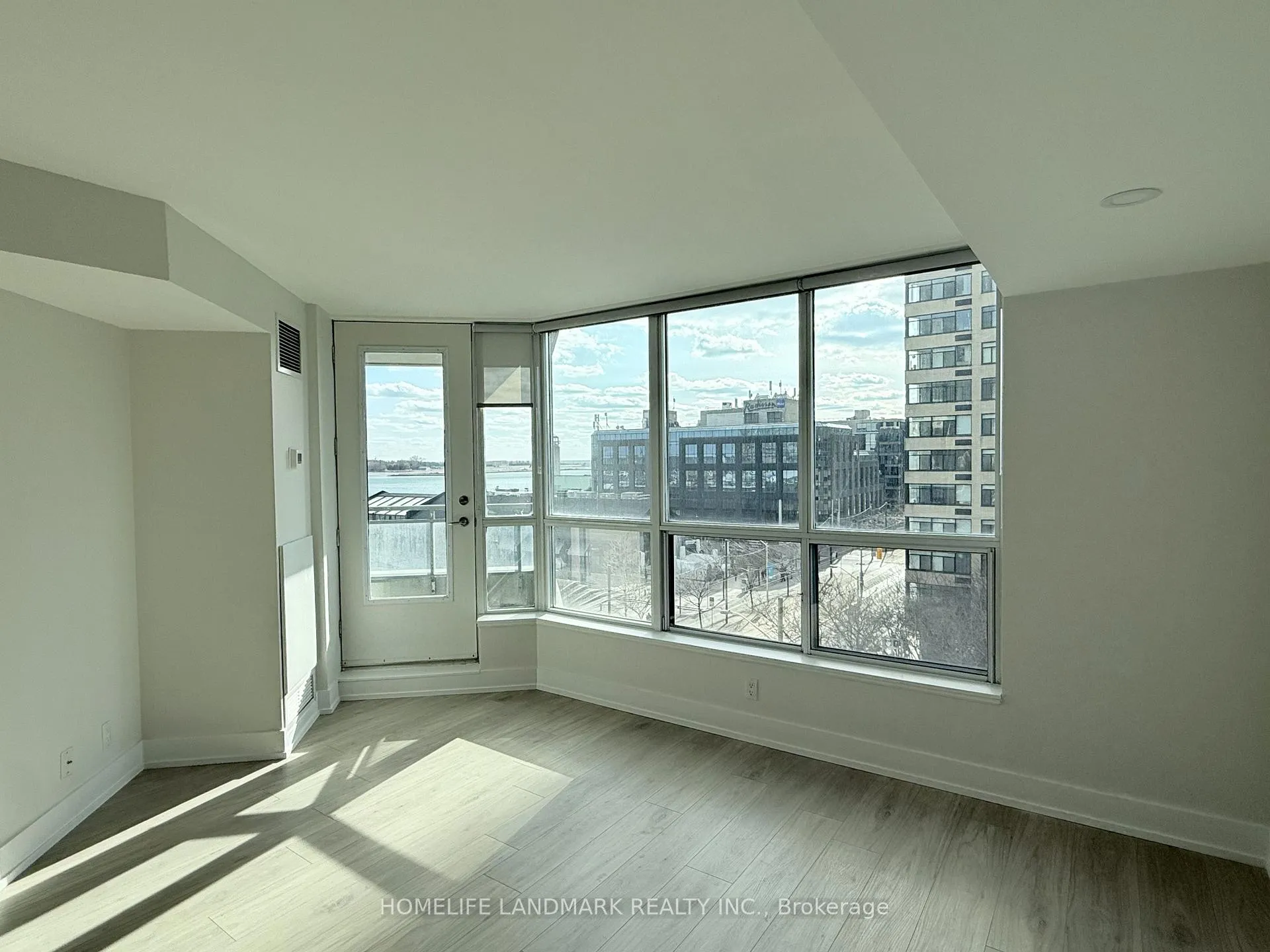 Photo 12 of Unit 727, 230 Queens Quay W, Toronto, Waterfront Communities — HOMEH