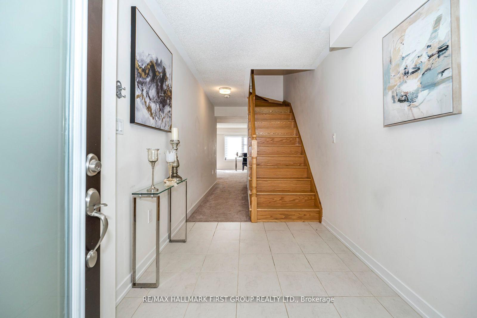 Photo 3 of 2519 Castlegate Crossing, Pickering, Duffin Heights — HOMEH