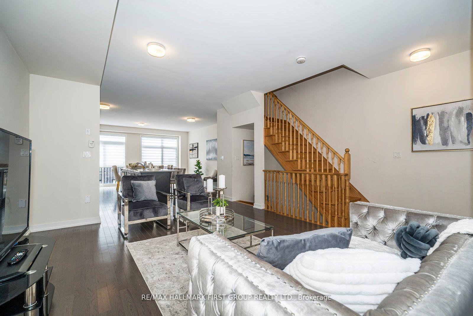 Photo 7 of 2519 Castlegate Crossing, Pickering, Duffin Heights — HOMEH