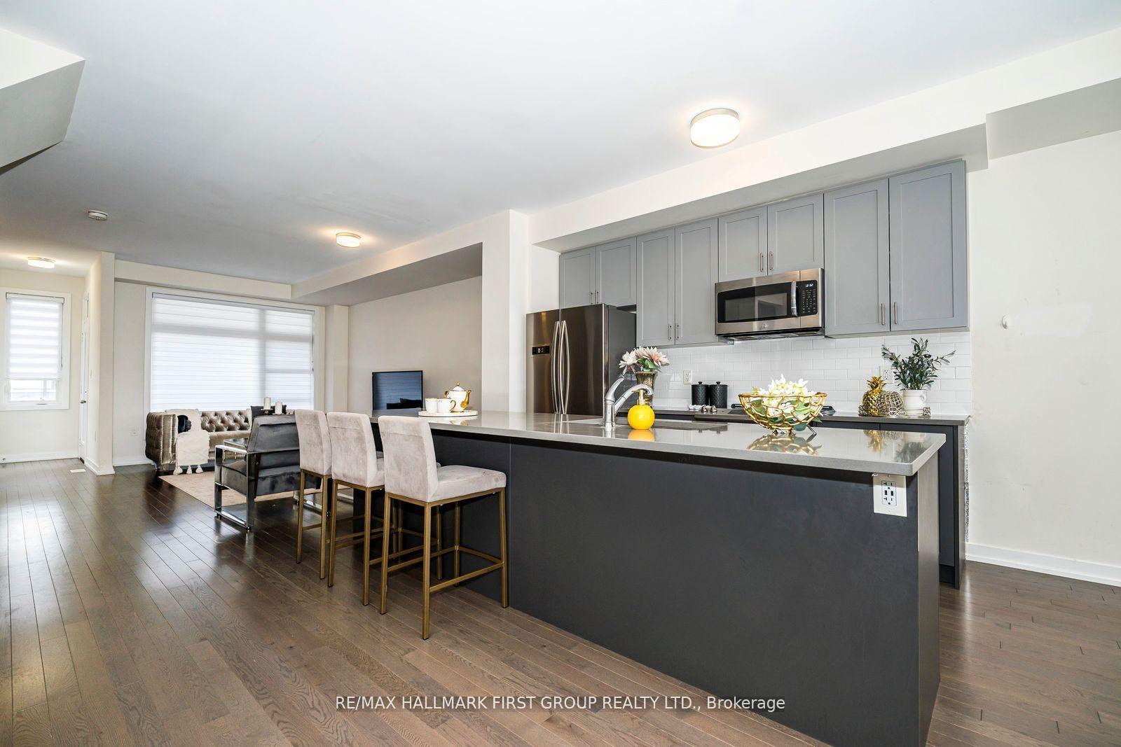 Photo 9 of 2519 Castlegate Crossing, Pickering, Duffin Heights — HOMEH