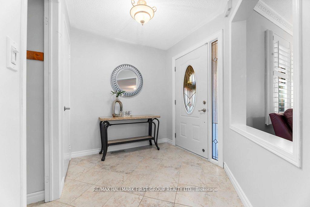 Photo 4 of 122 Thicket Crescent, Pickering, Highbush — HOMEH