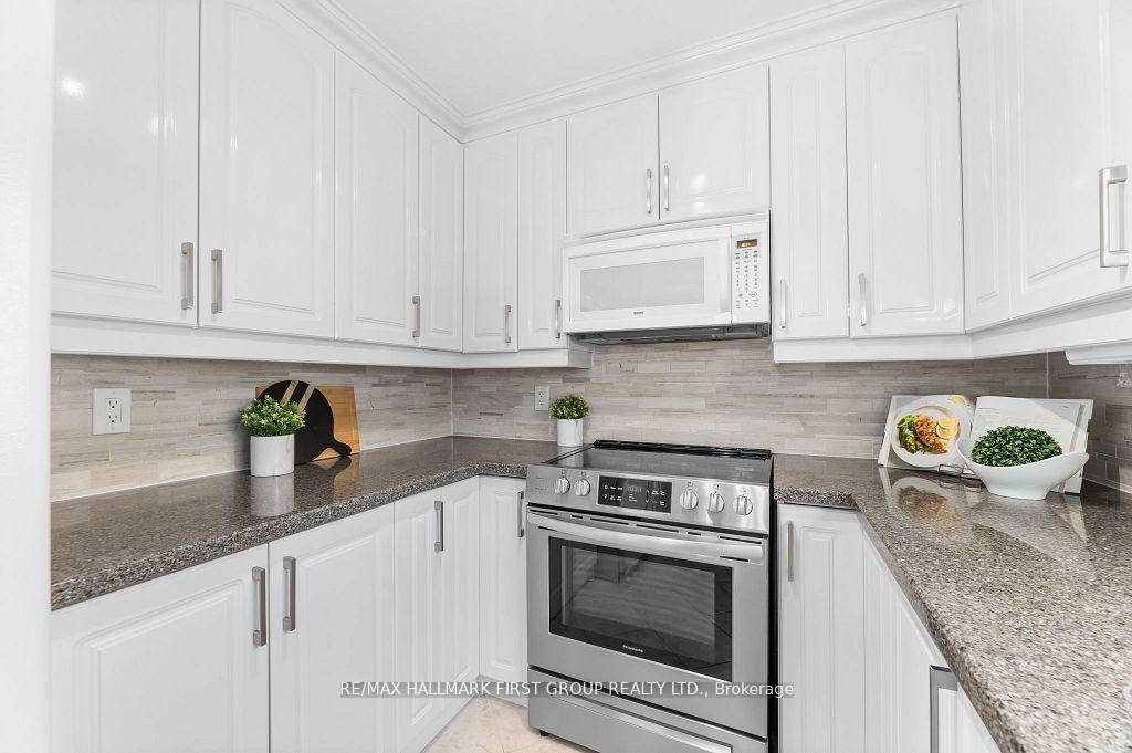 Photo 14 of 122 Thicket Crescent, Pickering, Highbush — HOMEH