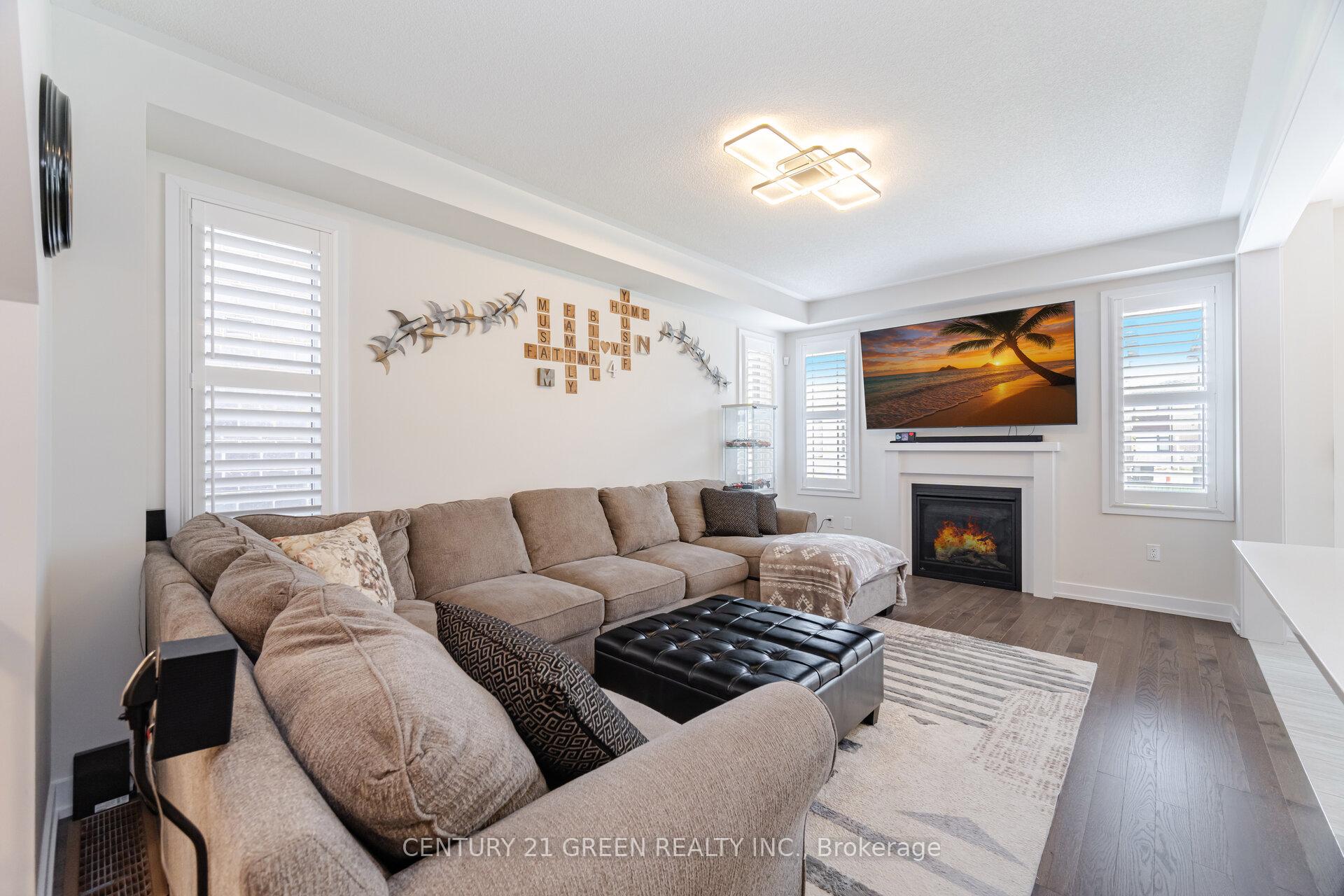 Photo 8 of 608 Leatherleaf Landing, Milton, Cobban — HOMEH