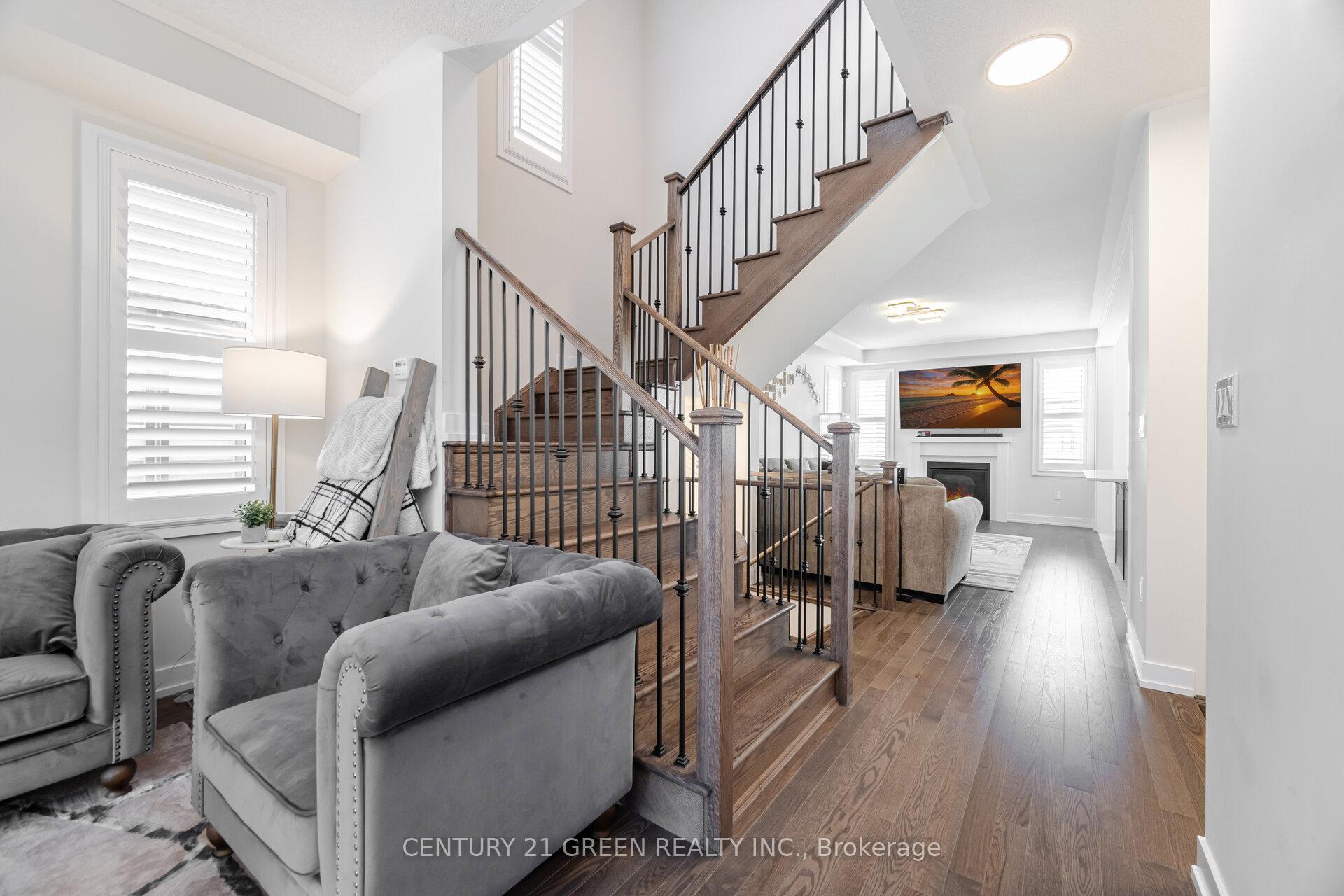 Photo 5 of 608 Leatherleaf Landing, Milton, Cobban — HOMEH