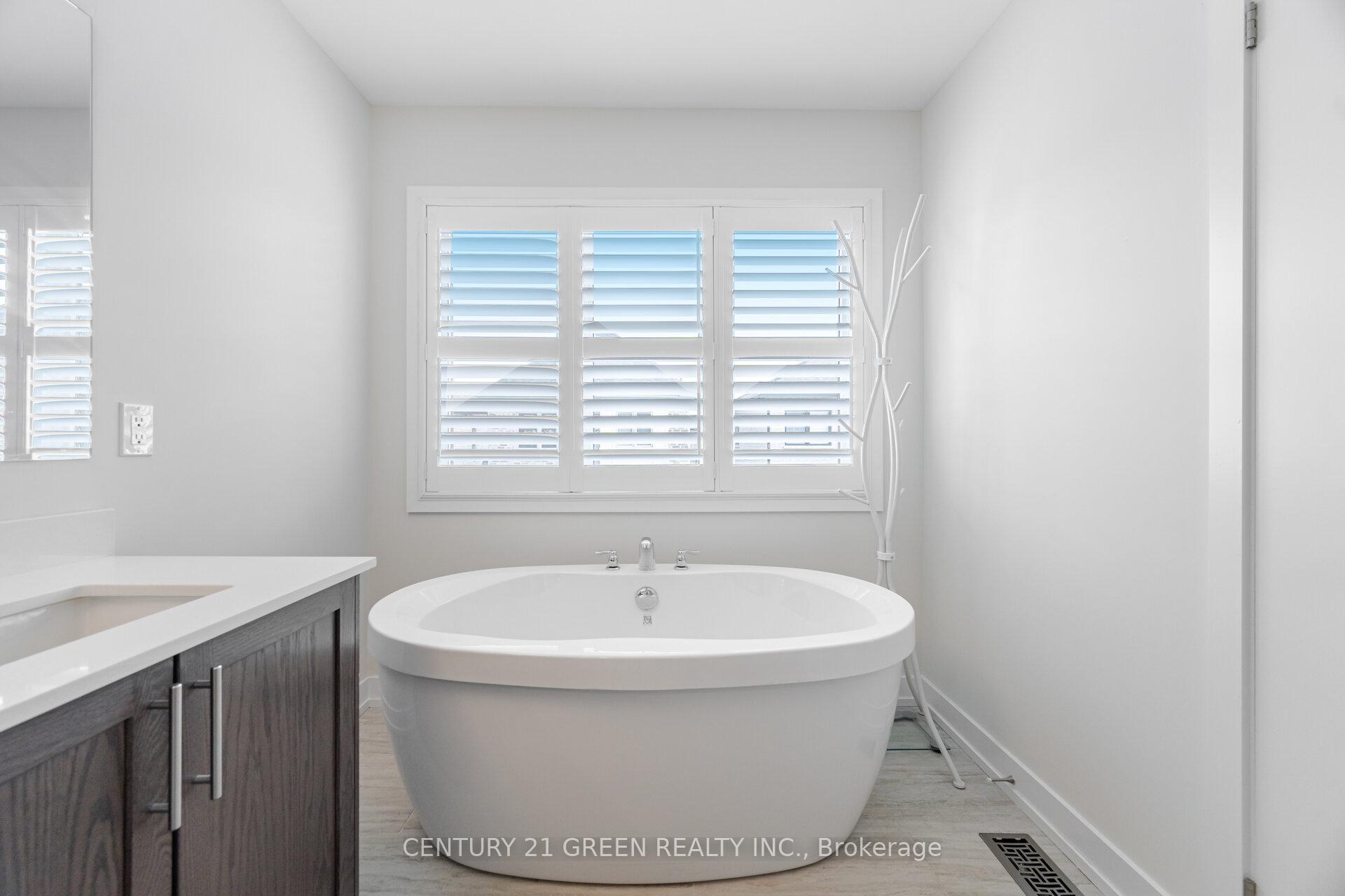 Photo 23 of 608 Leatherleaf Landing, Milton, Cobban — HOMEH