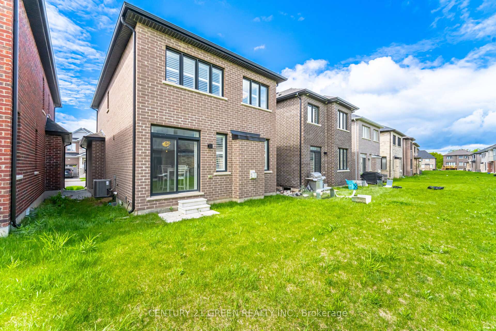 Photo 20 of 608 Leatherleaf Landing, Milton, Cobban — HOMEH