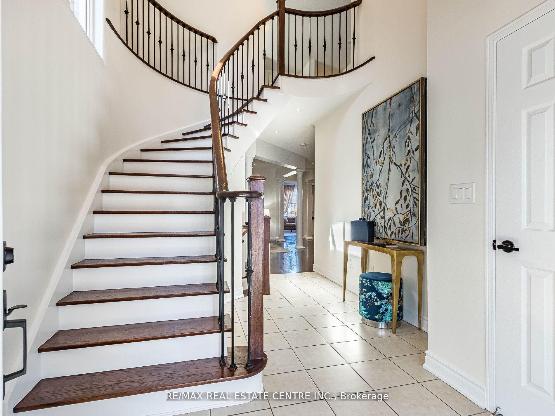 Photo 5 of 853 Stoutt Crescent, Milton, Coates — HOMEH