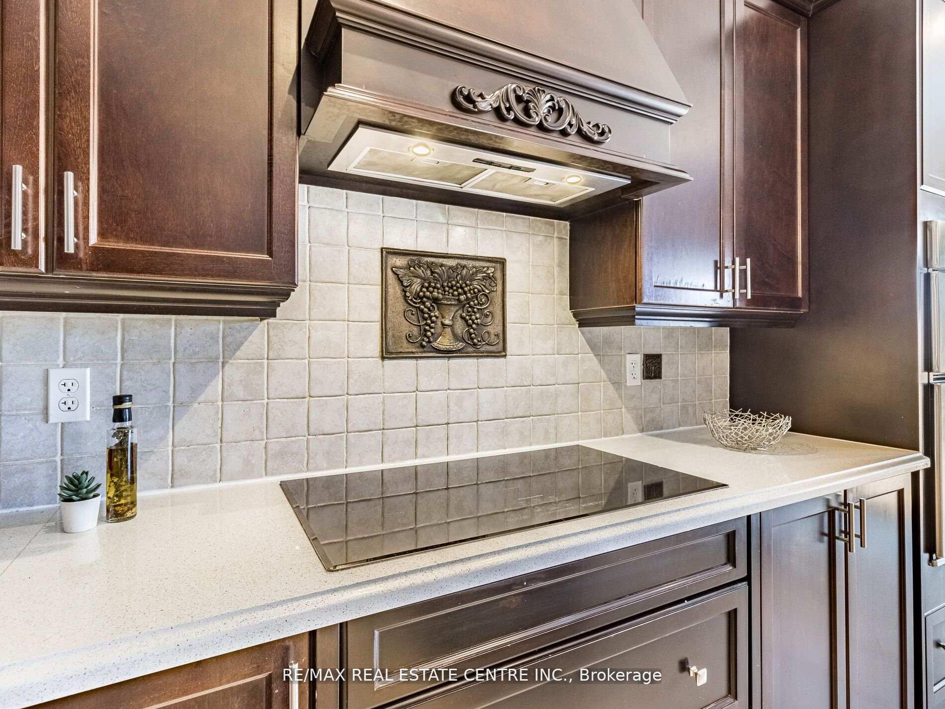 Photo 21 of 853 Stoutt Crescent, Milton, Coates — HOMEH