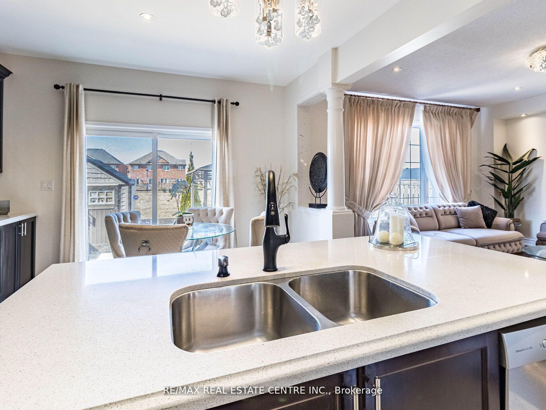Photo 22 of 853 Stoutt Crescent, Milton, Coates — HOMEH