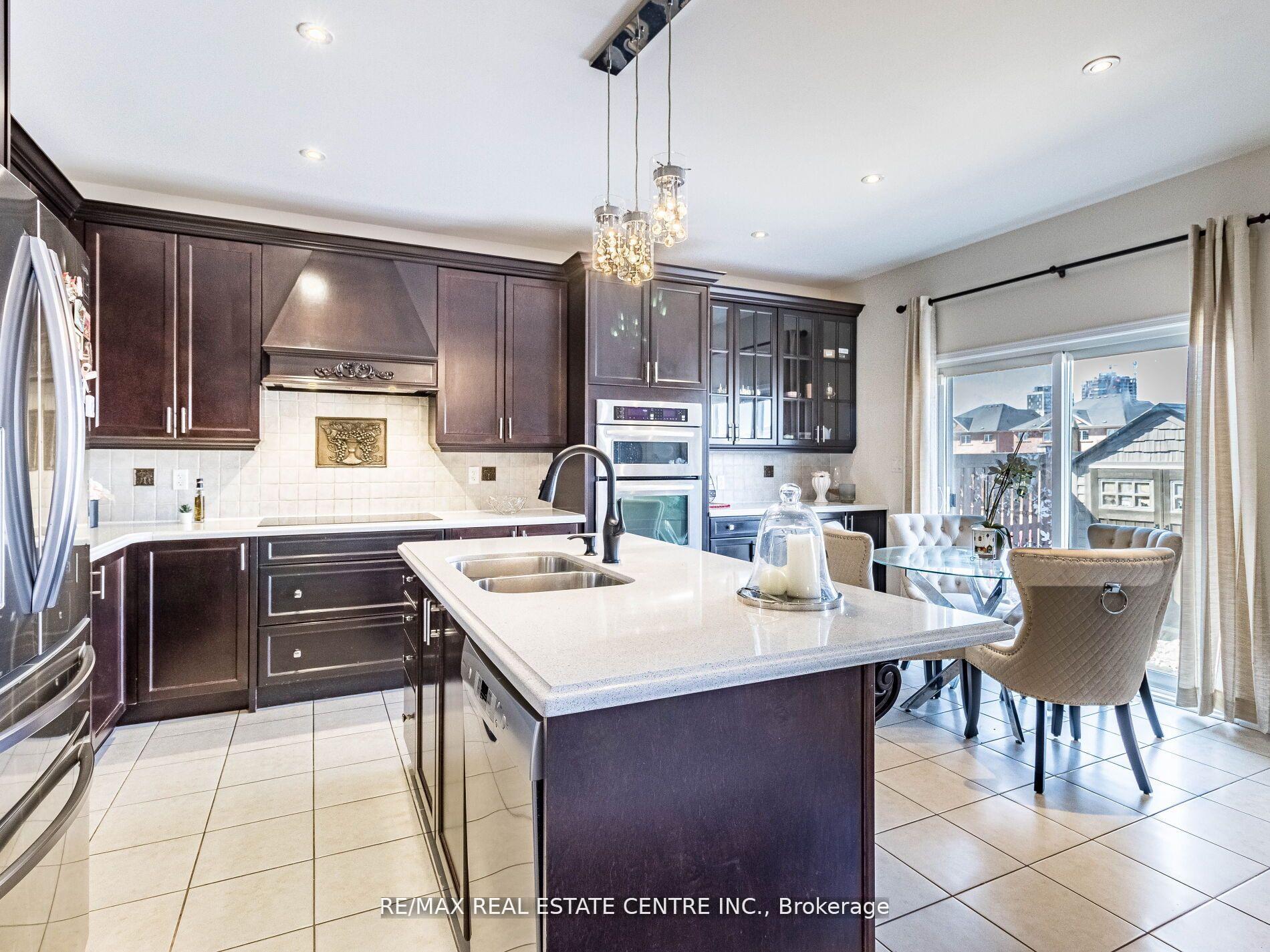 Photo 24 of 853 Stoutt Crescent, Milton, Coates — HOMEH