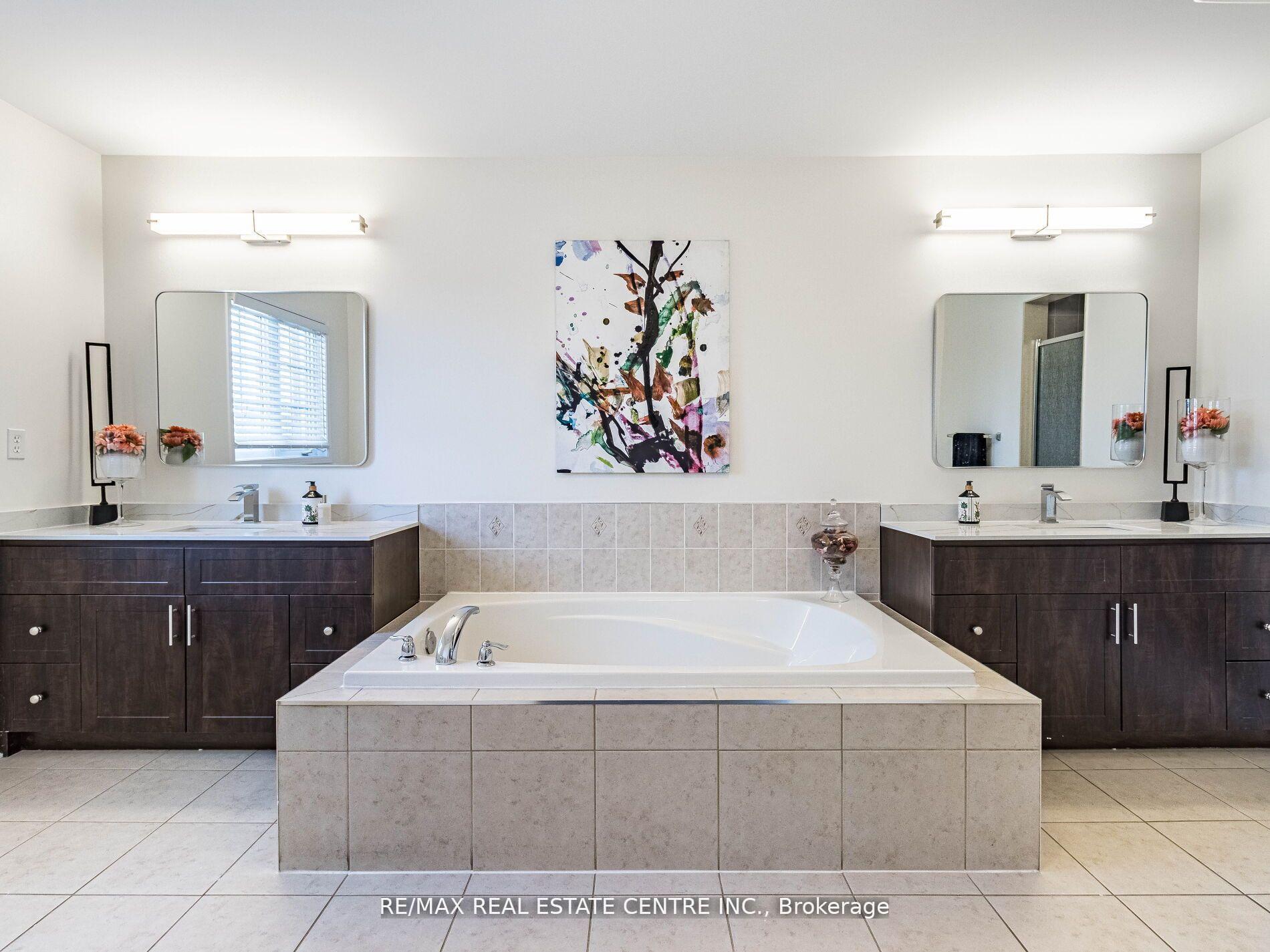 Photo 28 of 853 Stoutt Crescent, Milton, Coates — HOMEH