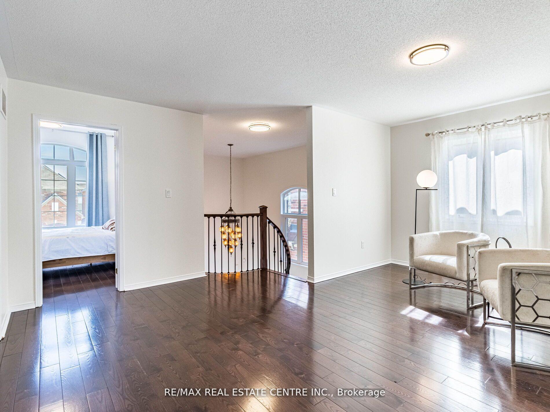 Photo 30 of 853 Stoutt Crescent, Milton, Coates — HOMEH