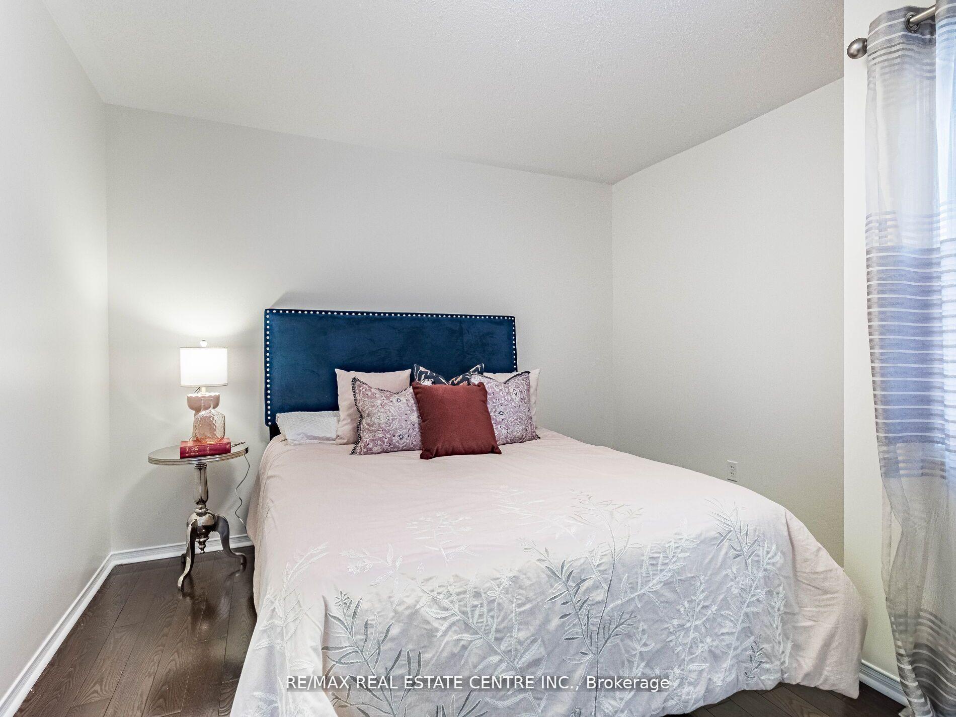 Photo 32 of 853 Stoutt Crescent, Milton, Coates — HOMEH