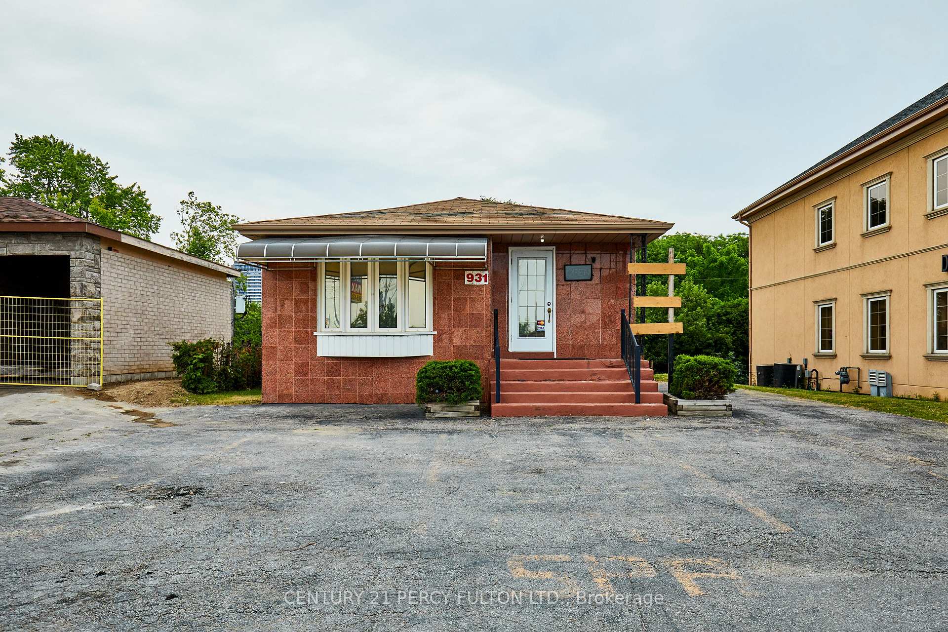 Photo 1 of 931 Liverpool Road, Pickering, Bay Ridges — HOMEH