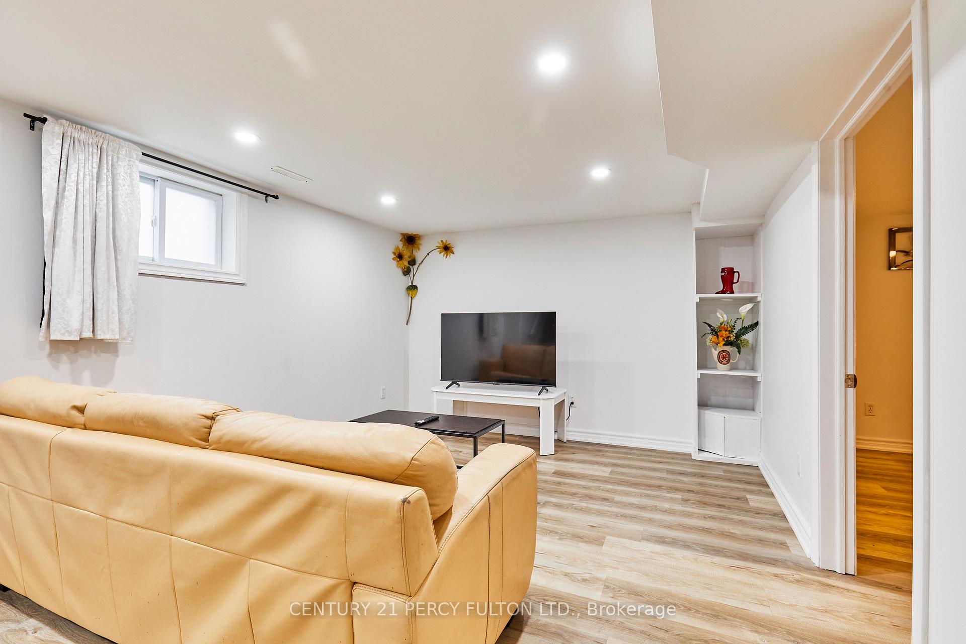 Photo 2 of 931 Liverpool Road, Pickering, Bay Ridges — HOMEH