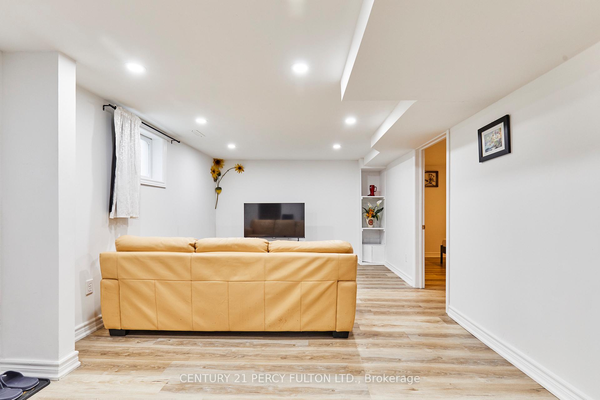 Photo 3 of 931 Liverpool Road, Pickering, Bay Ridges — HOMEH