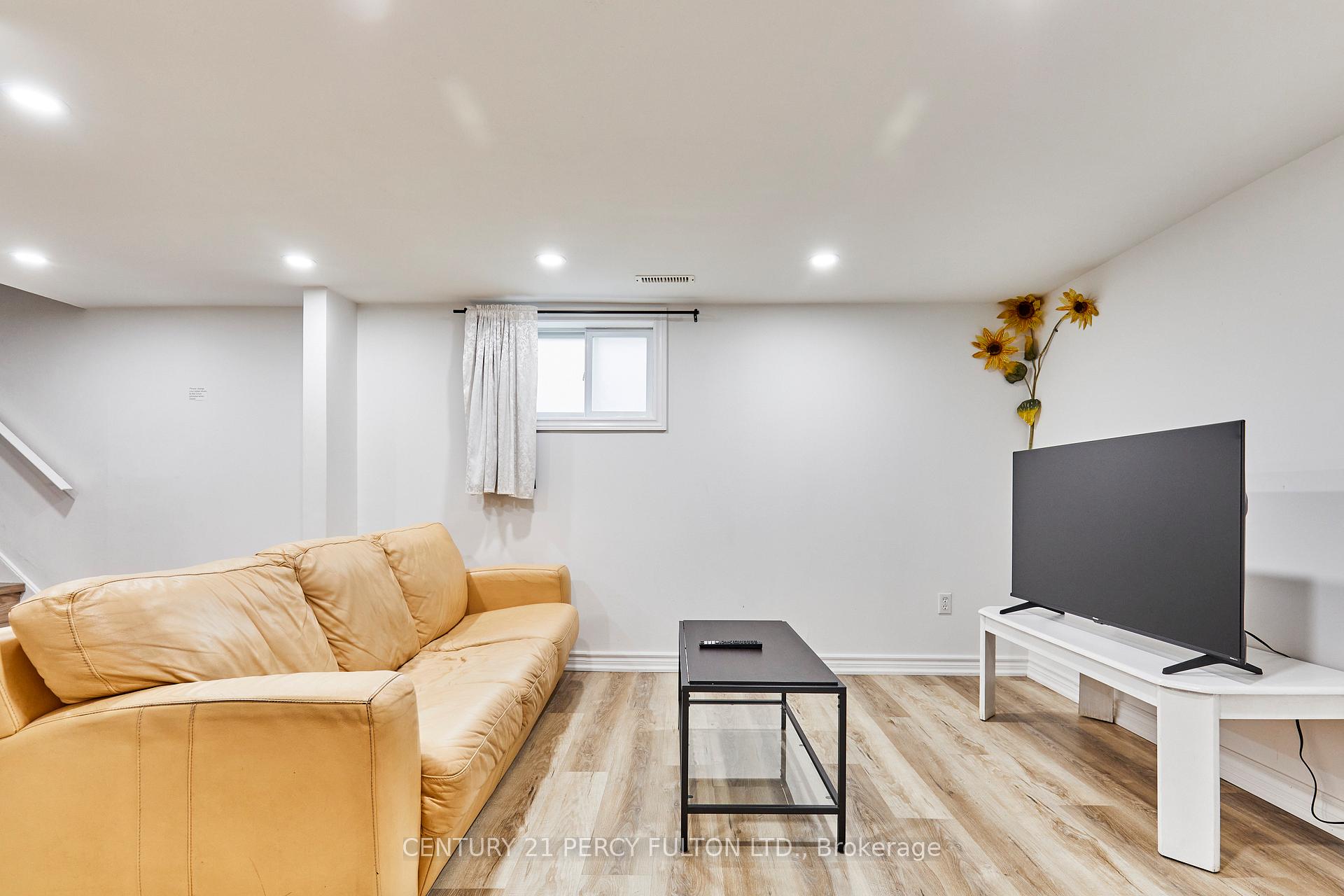 Photo 4 of 931 Liverpool Road, Pickering, Bay Ridges — HOMEH