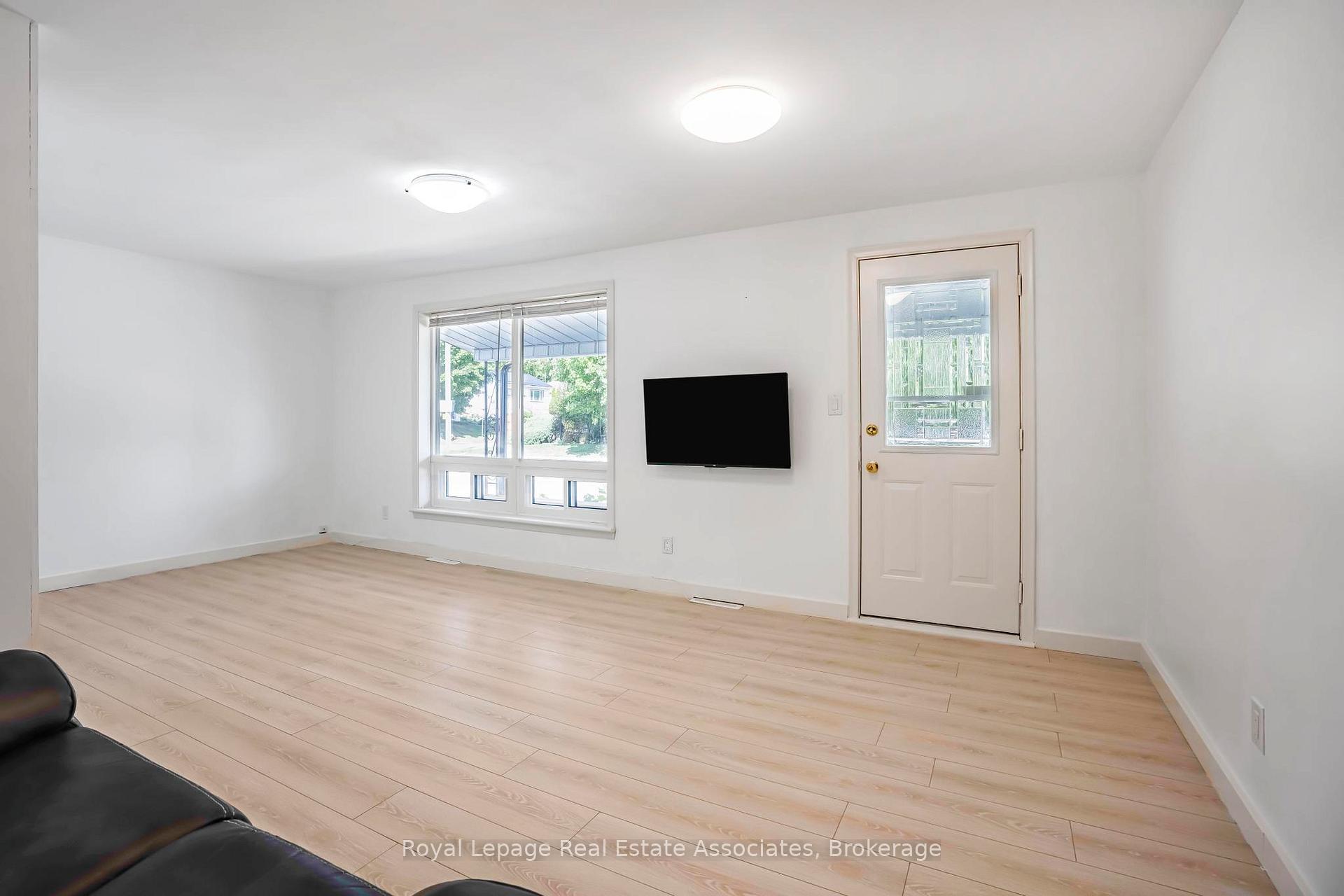 Photo 5 of 256 Chapel Street, Norfolk, Simcoe — HOMEH