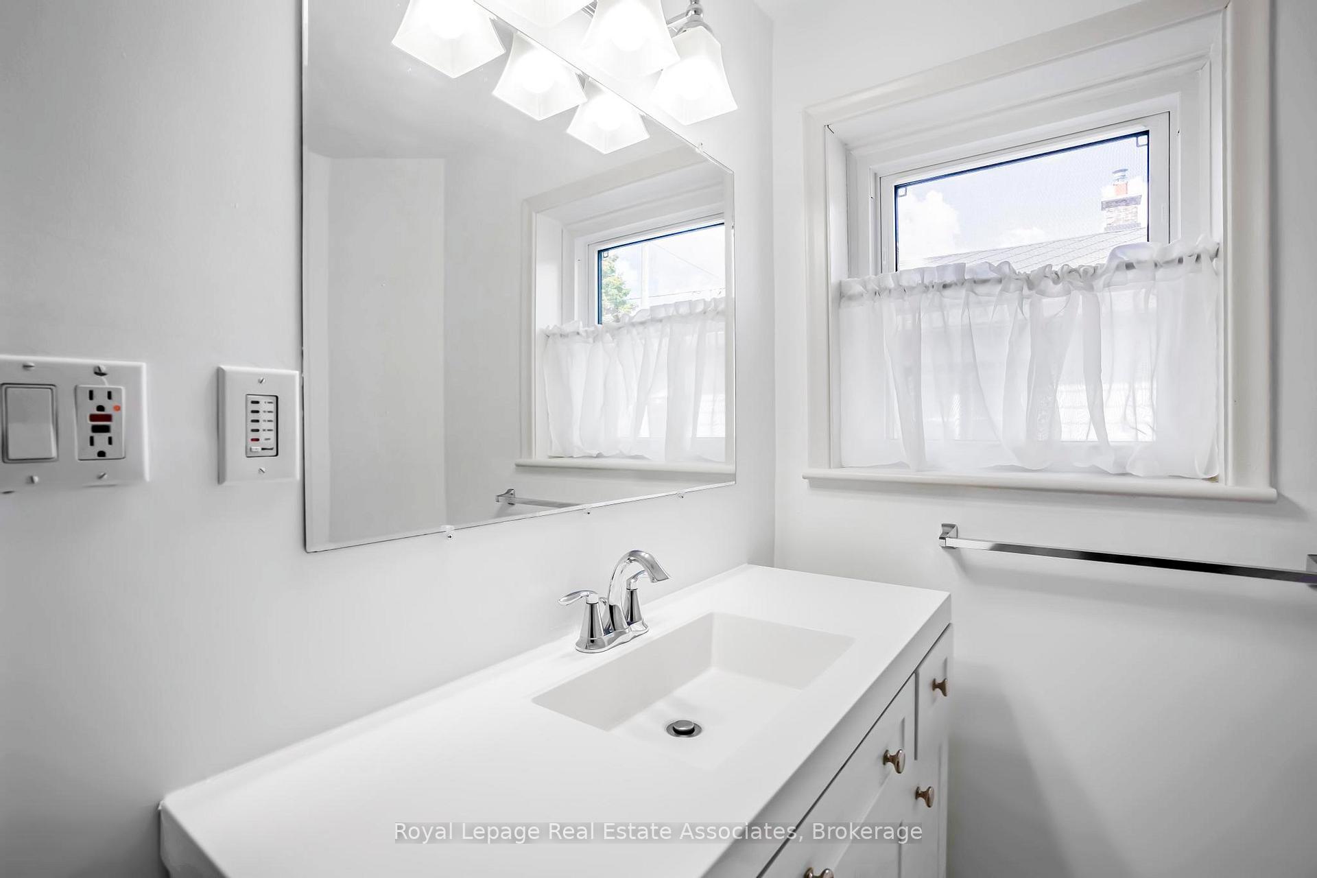 Photo 13 of 256 Chapel Street, Norfolk, Simcoe — HOMEH