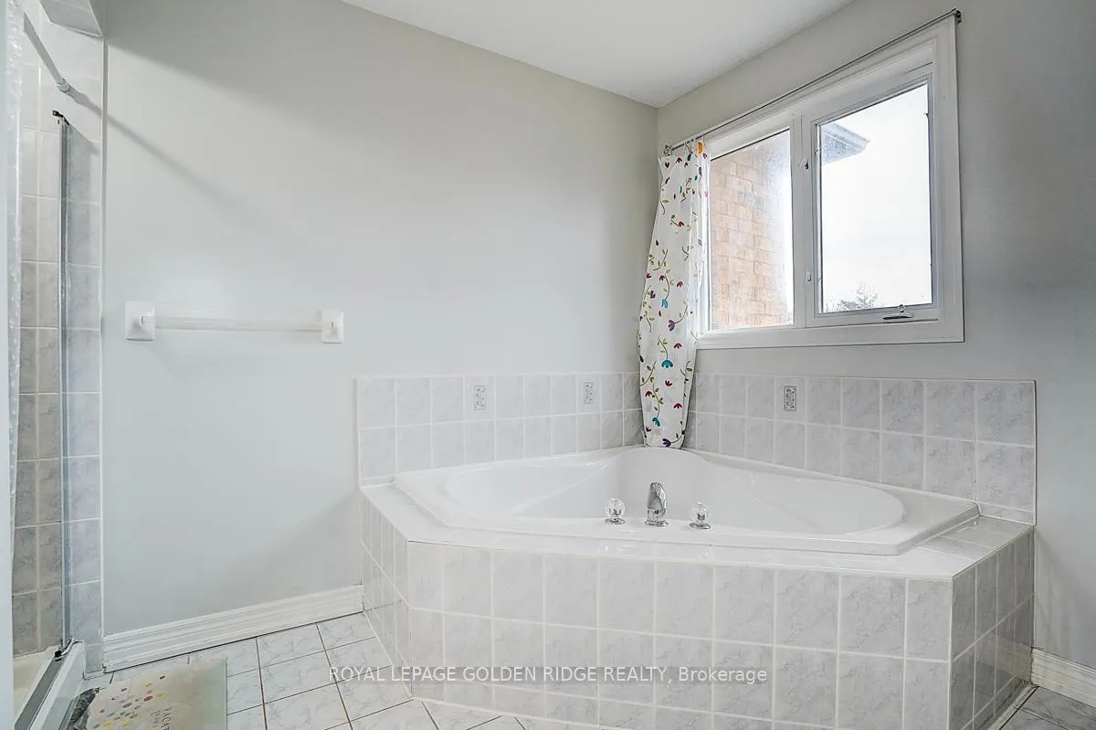 Photo 24 of 23 Drew Kelly Way, Markham, Buttonville — HOMEH