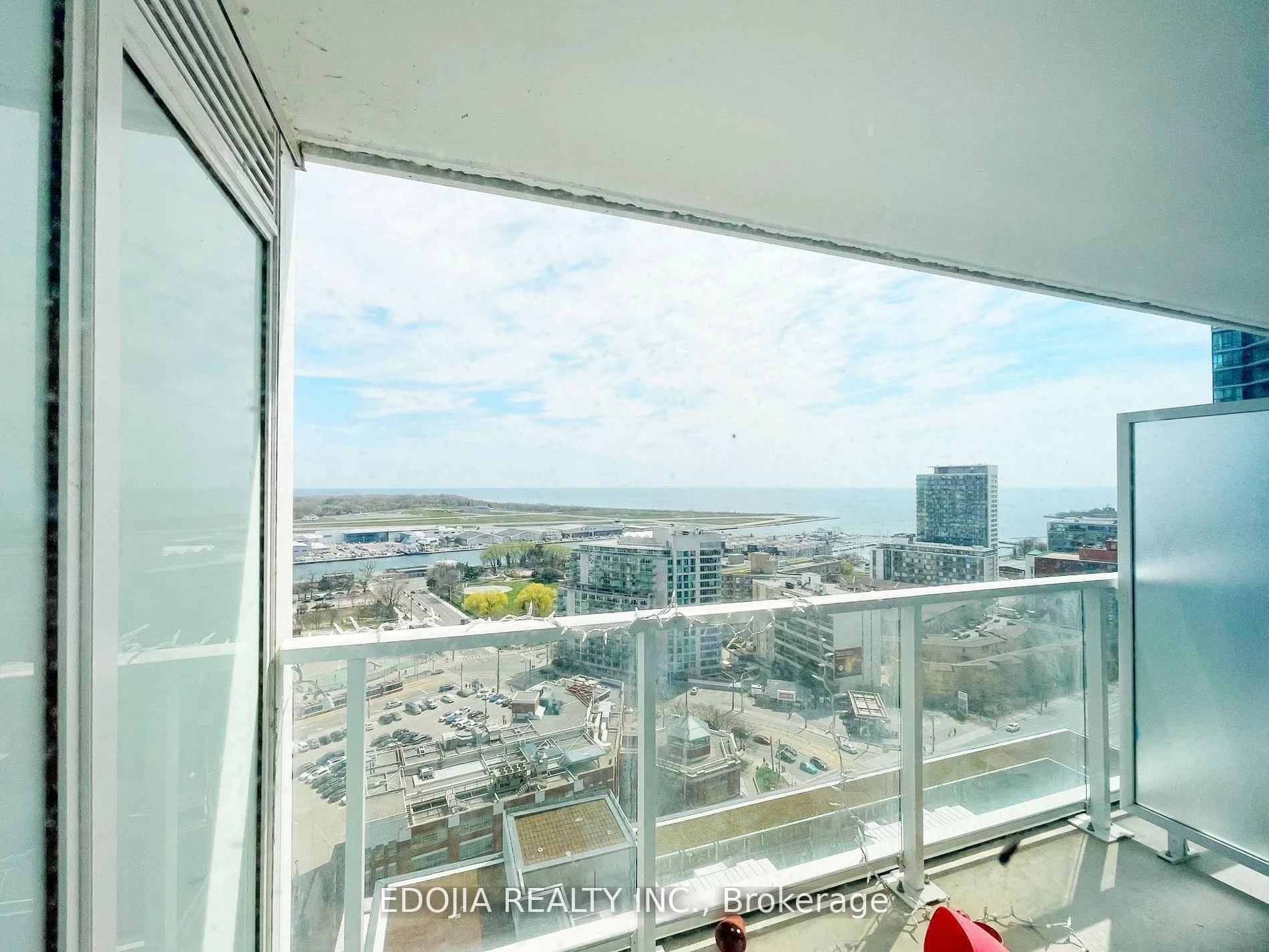 Photo 8 of Unit 2615, 17 Bathurst Street, Toronto, Waterfront Communities — HOMEH