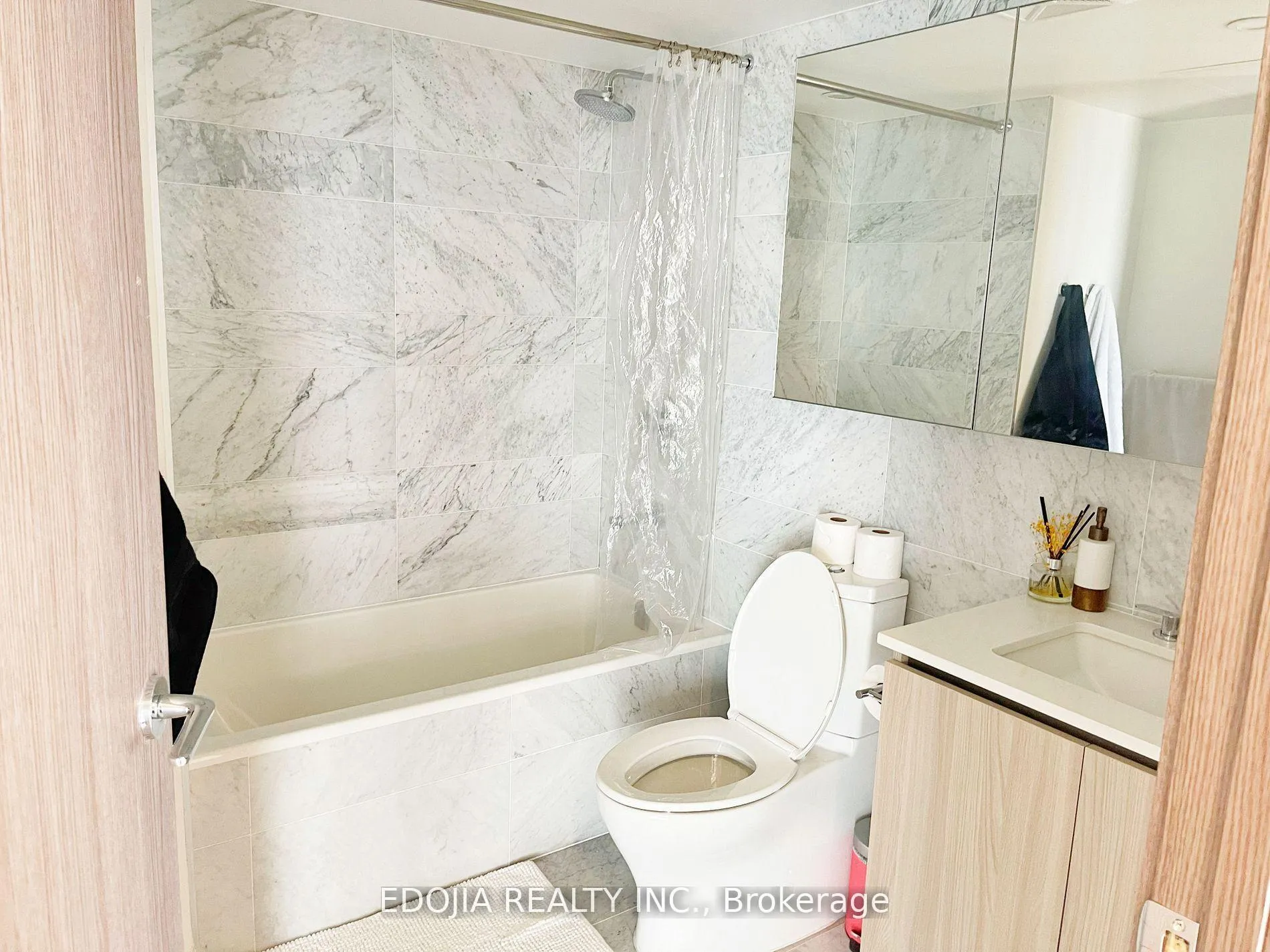 Photo 9 of Unit 2615, 17 Bathurst Street, Toronto, Waterfront Communities — HOMEH