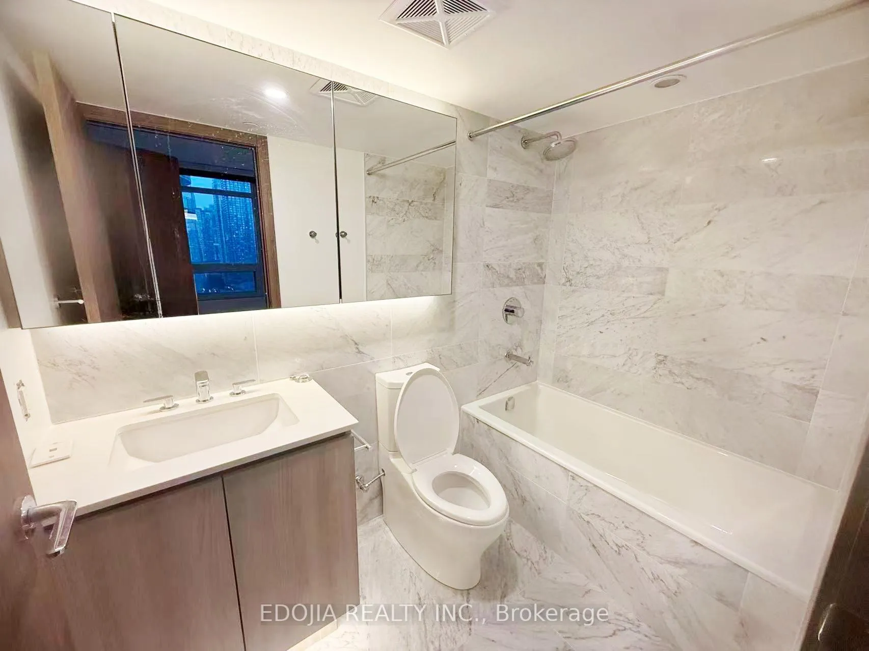 Photo 13 of Unit 2615, 17 Bathurst Street, Toronto, Waterfront Communities — HOMEH