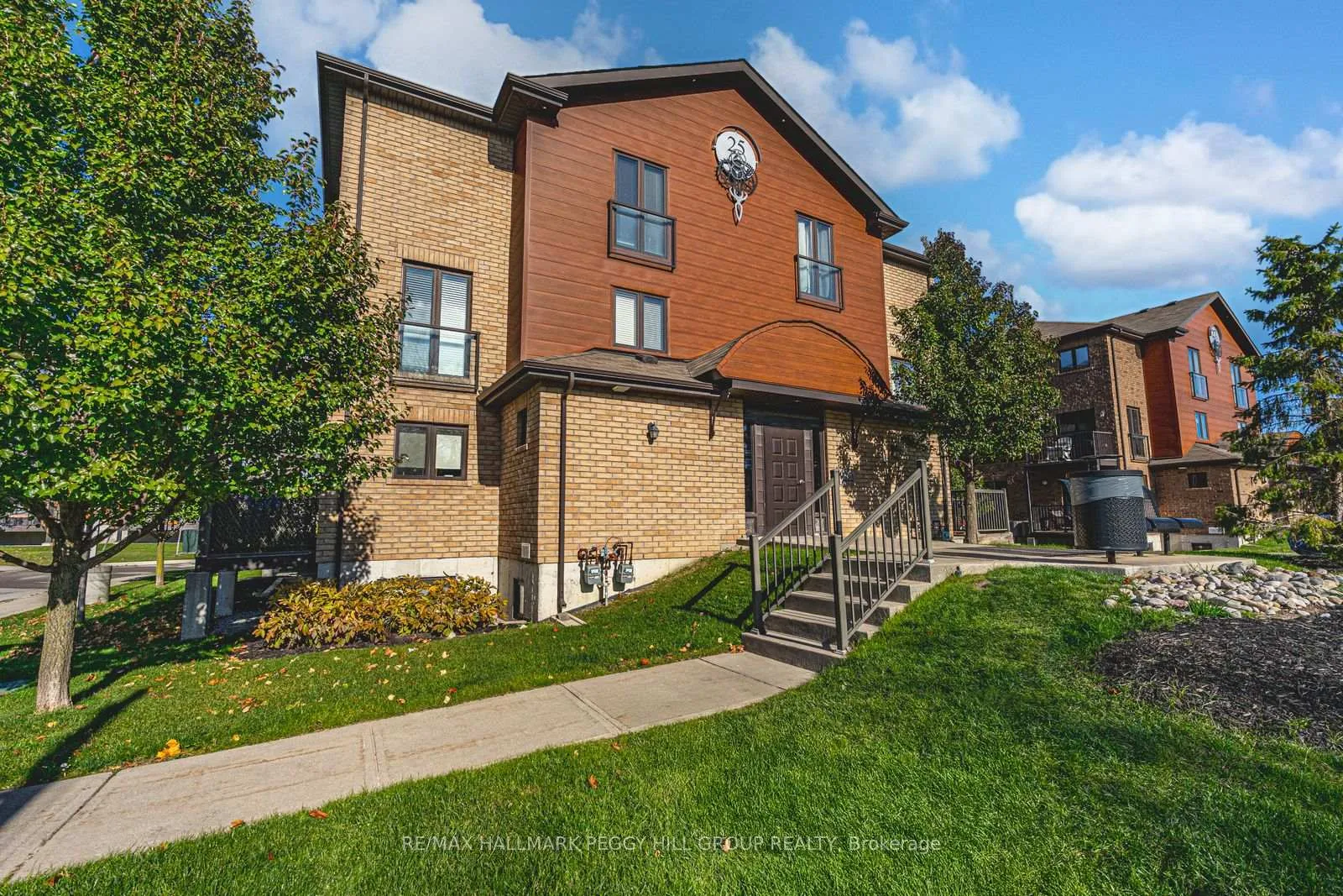 Photo 3 of Unit 7, 25 Madelaine Drive, Barrie, Painswick South — HOMEH