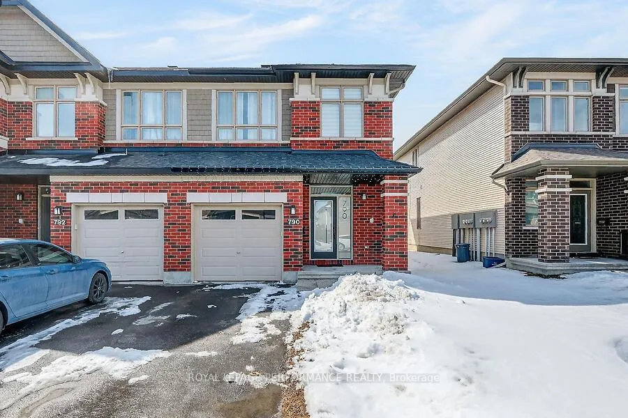 Front of 790 Cairn Crescent