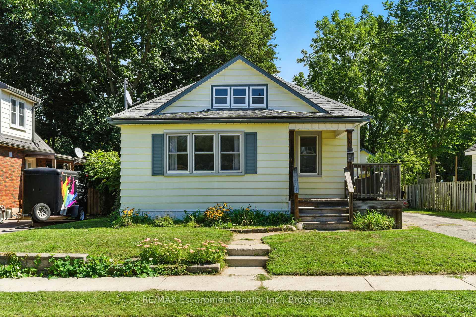 Photo 2 of 103 Orchard Avenue, Norfolk, Simcoe — HOMEH