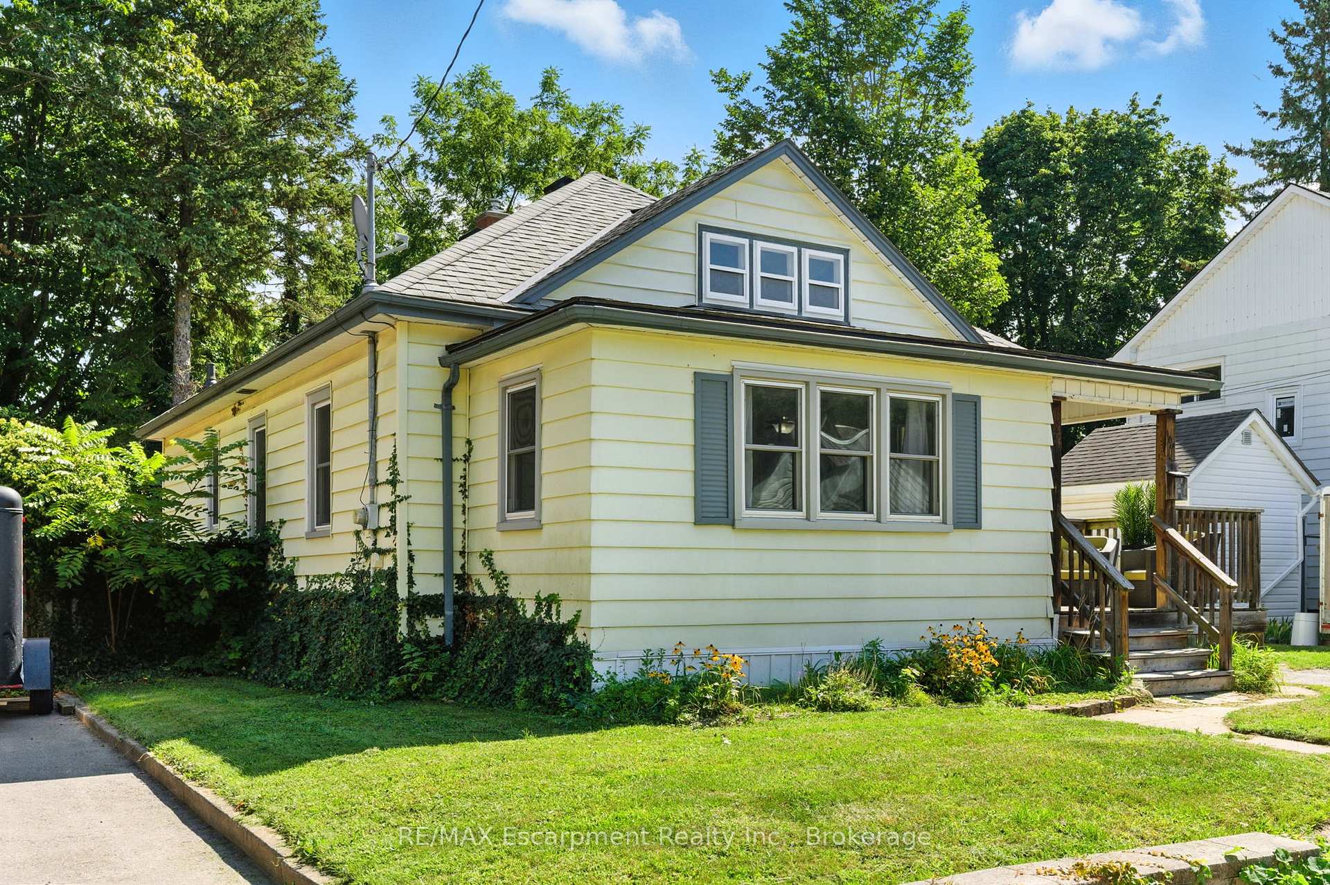 Photo 3 of 103 Orchard Avenue, Norfolk, Simcoe — HOMEH