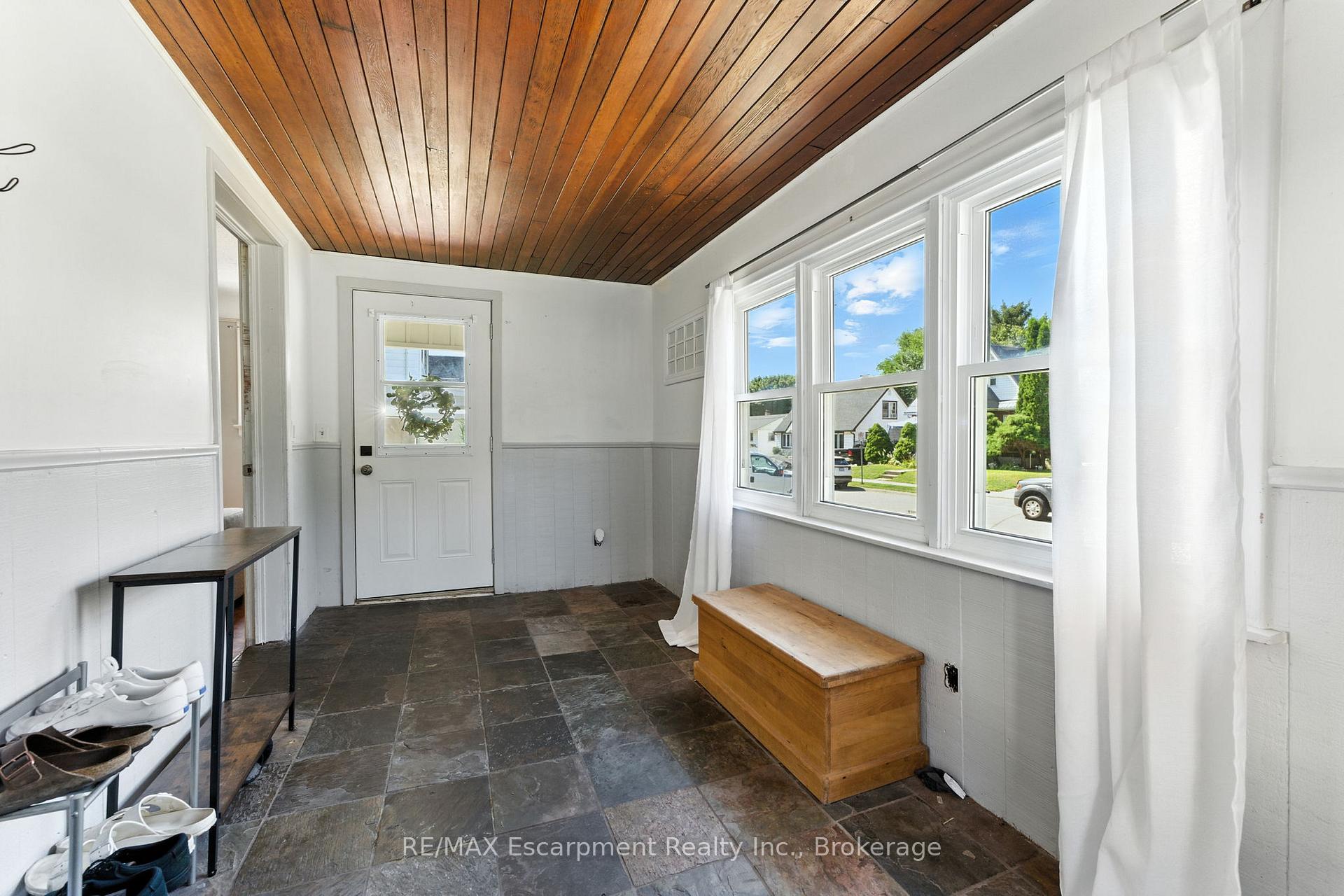 Photo 6 of 103 Orchard Avenue, Norfolk, Simcoe — HOMEH