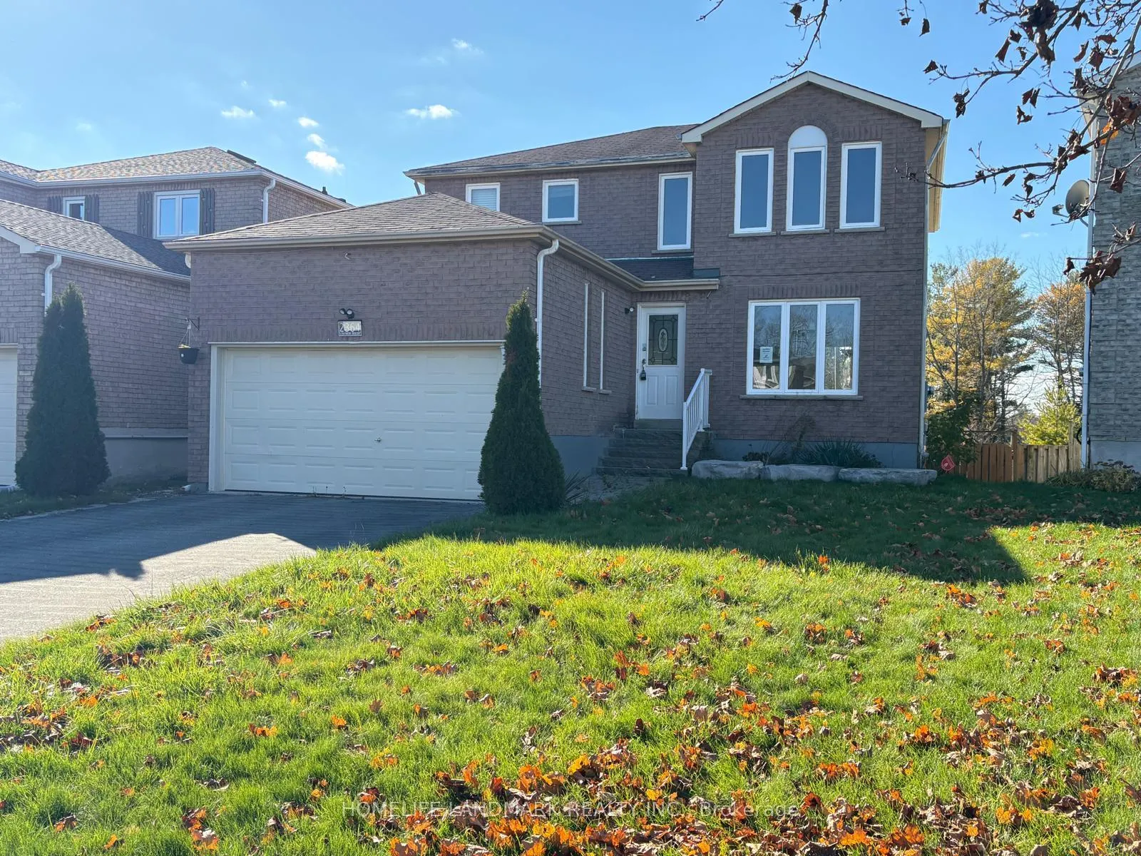 Photo 2 of 2364 Strathmore Crescent, Pickering, Brock Ridge — HOMEH