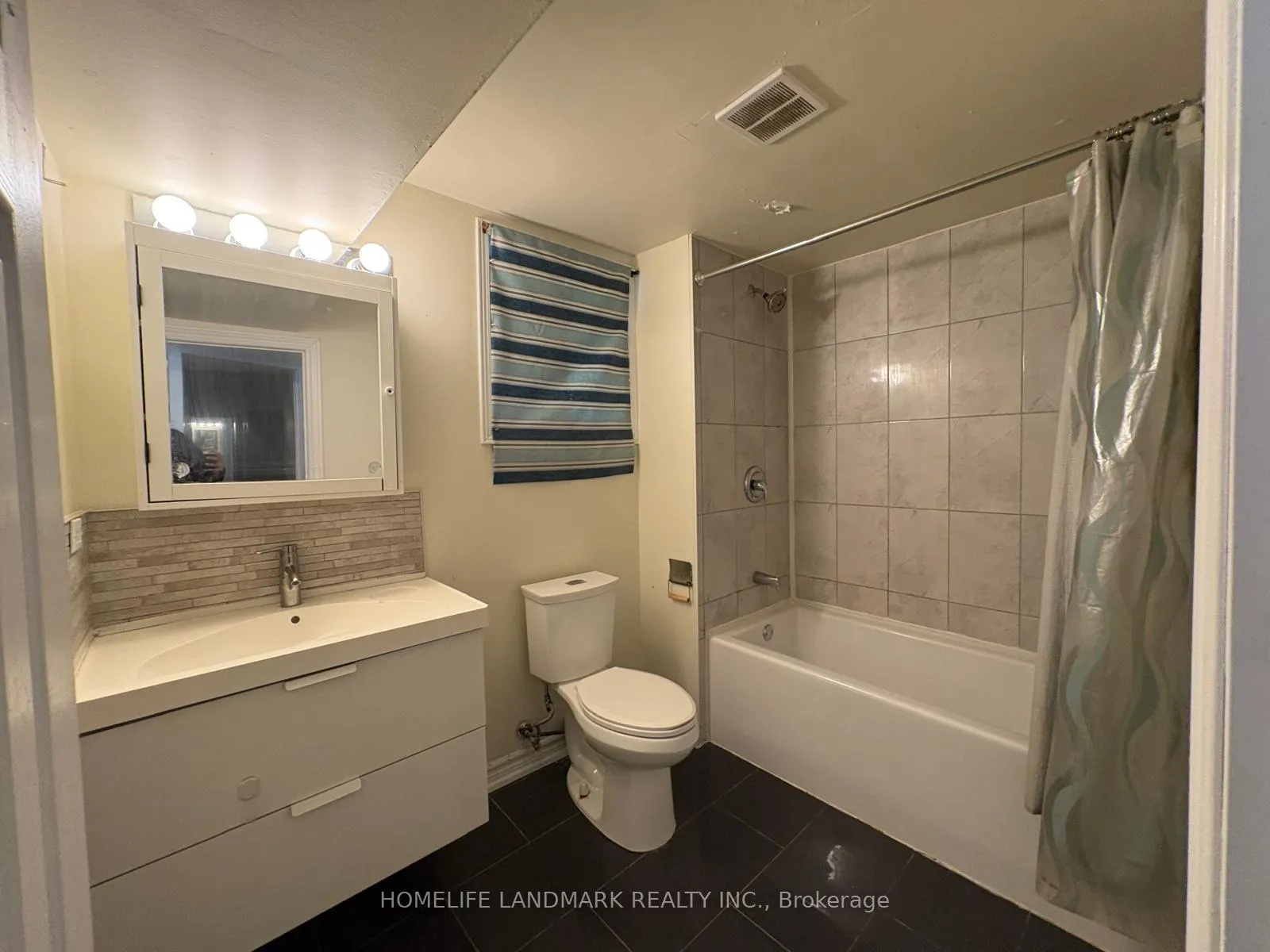 Photo 18 of 2364 Strathmore Crescent, Pickering, Brock Ridge — HOMEH