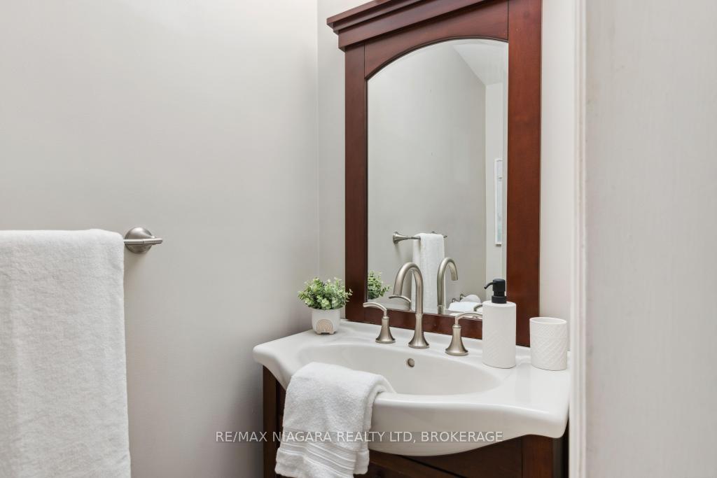 Photo 21 of 19 Fern Gate, Pelham, Fonthill — HOMEH