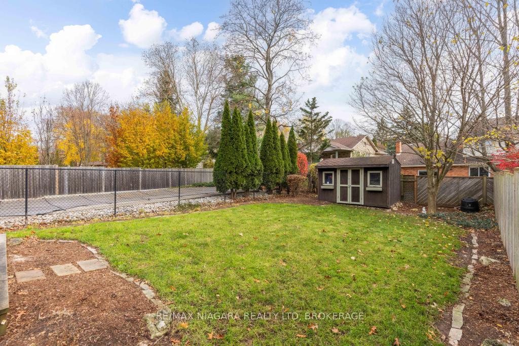 Photo 35 of 19 Fern Gate, Pelham, Fonthill — HOMEH