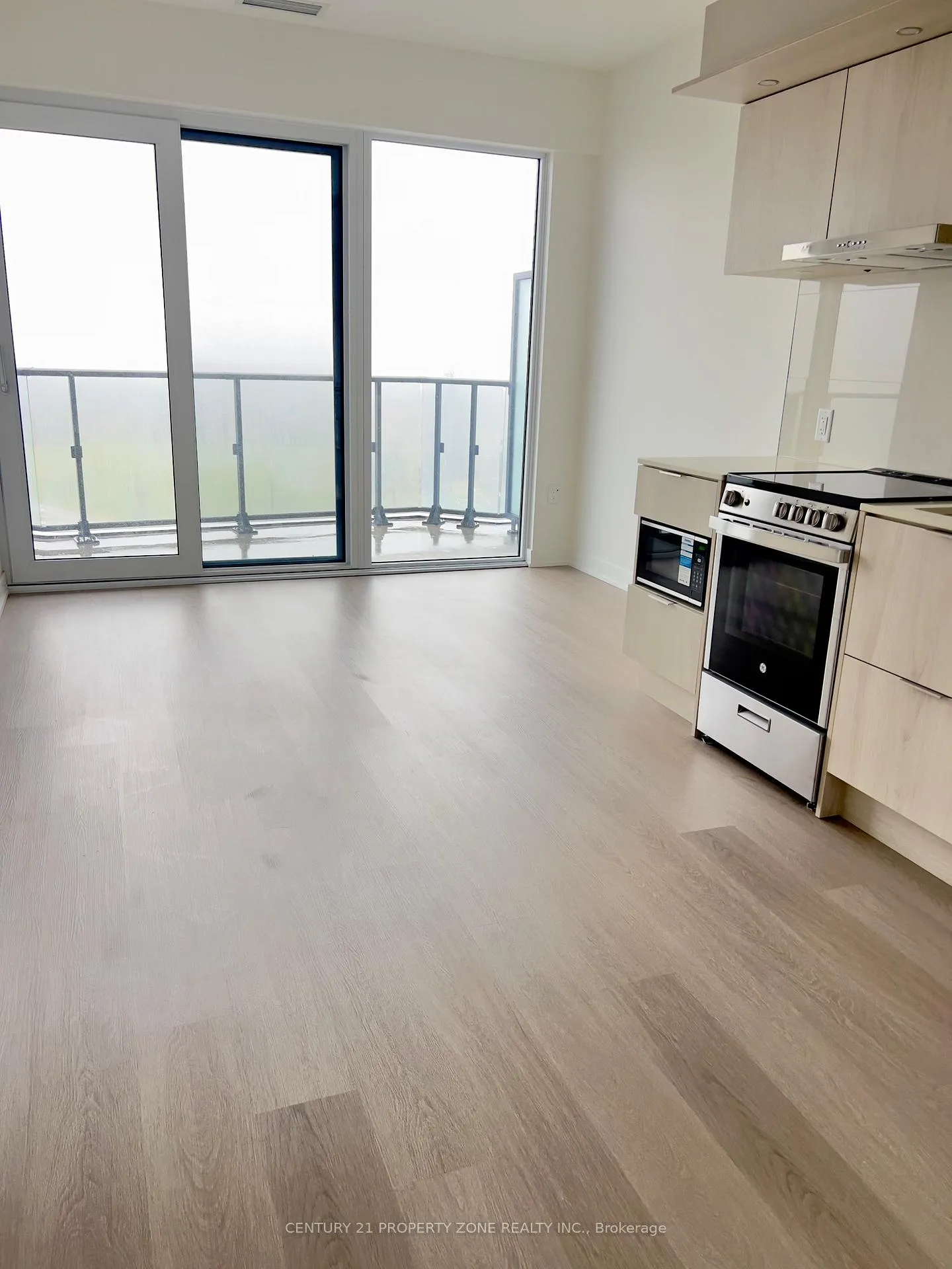 Photo 6 of Unit 521, 448 Burmhamthorpe Road W, Mississauga, City Centre — HOMEH