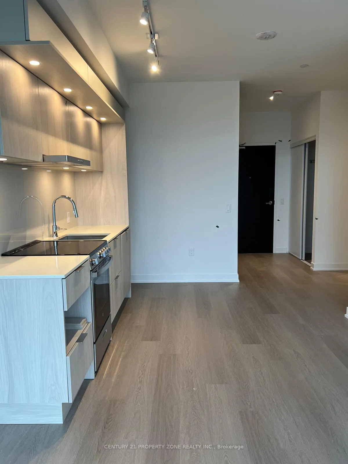 Photo 9 of Unit 521, 448 Burmhamthorpe Road W, Mississauga, City Centre — HOMEH