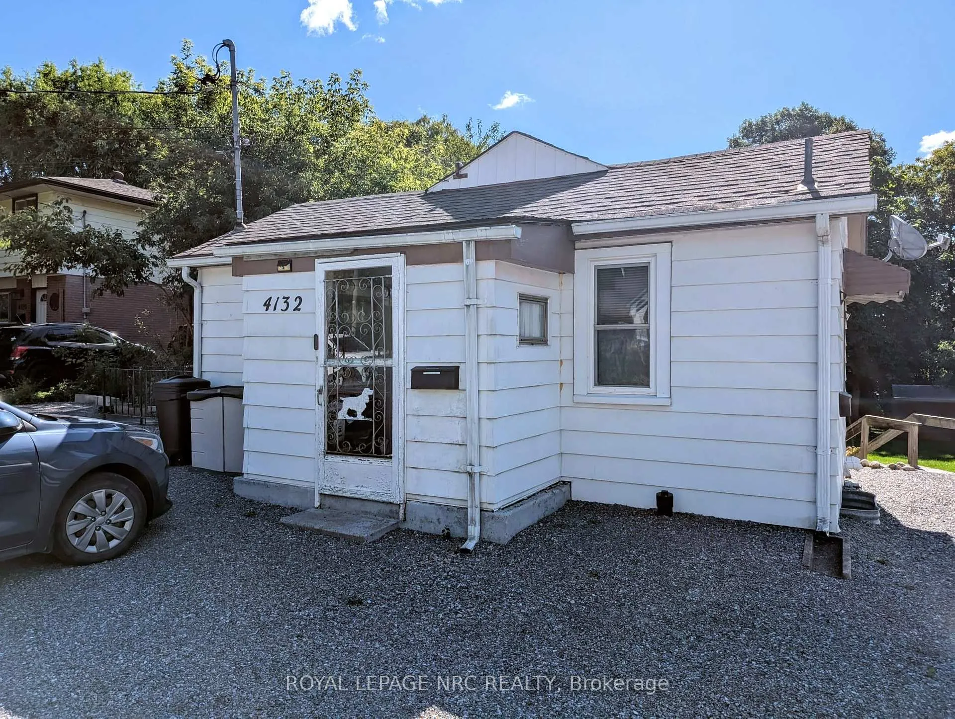 Front of 4132 Chippawa Parkway
