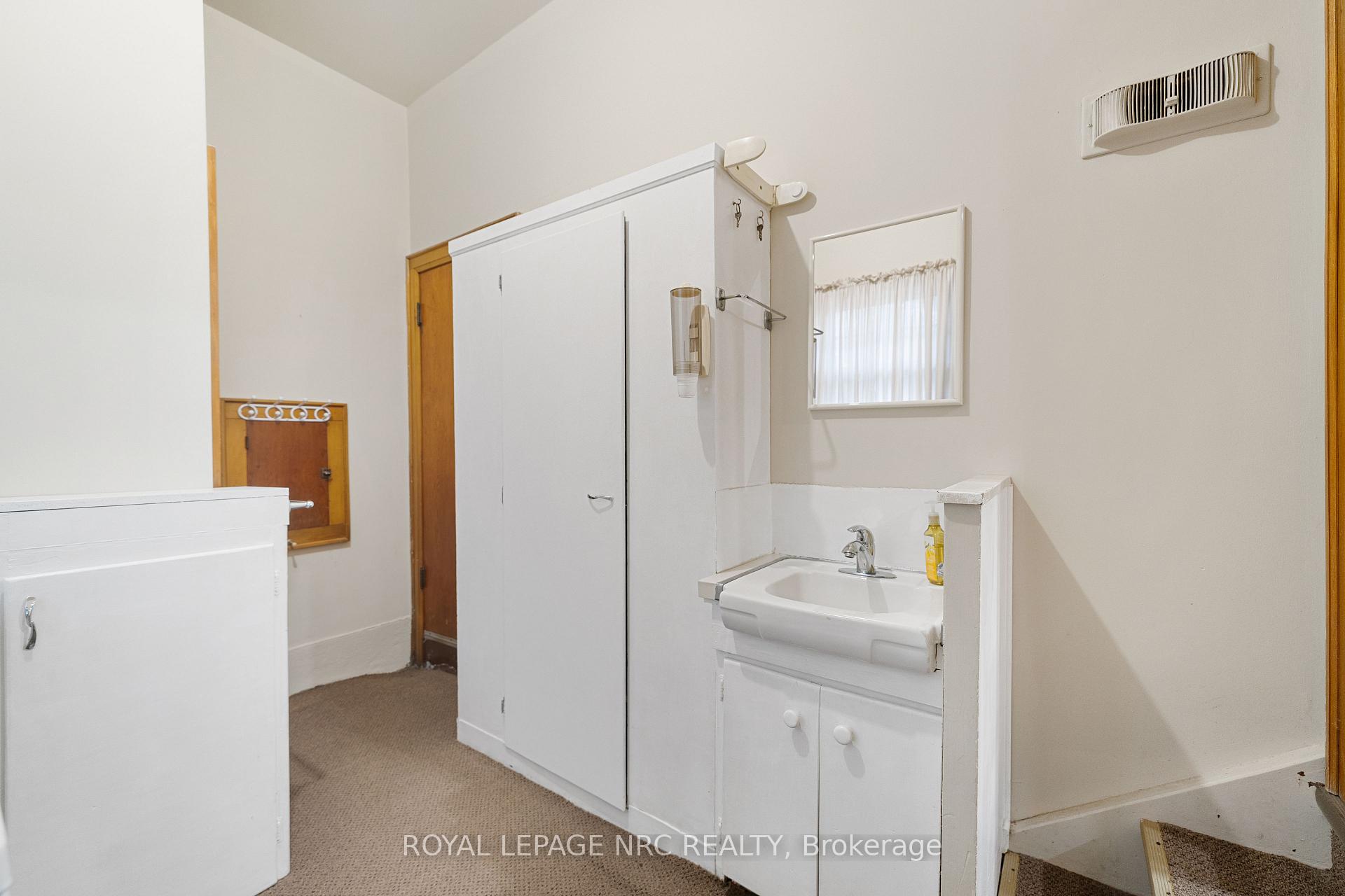 Photo 14 of 78 Canboro Road, Pelham, Fonthill — HOMEH