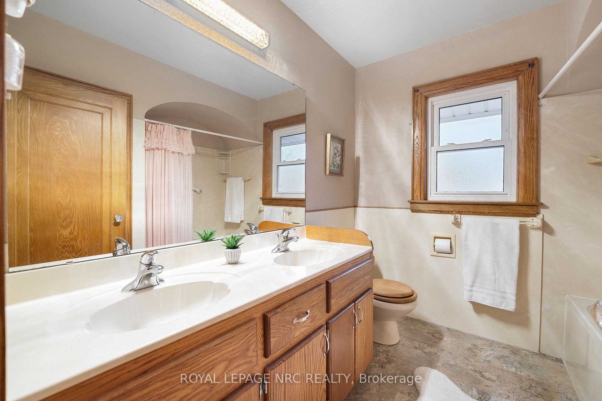 Photo 18 of 78 Canboro Road, Pelham, Fonthill — HOMEH