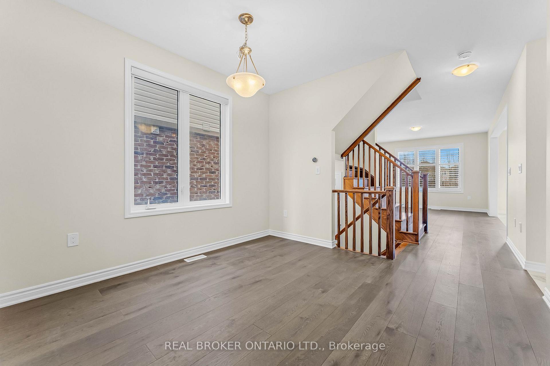 Photo 4 of 1194 Duignan Crescent, Milton, Ford — HOMEH