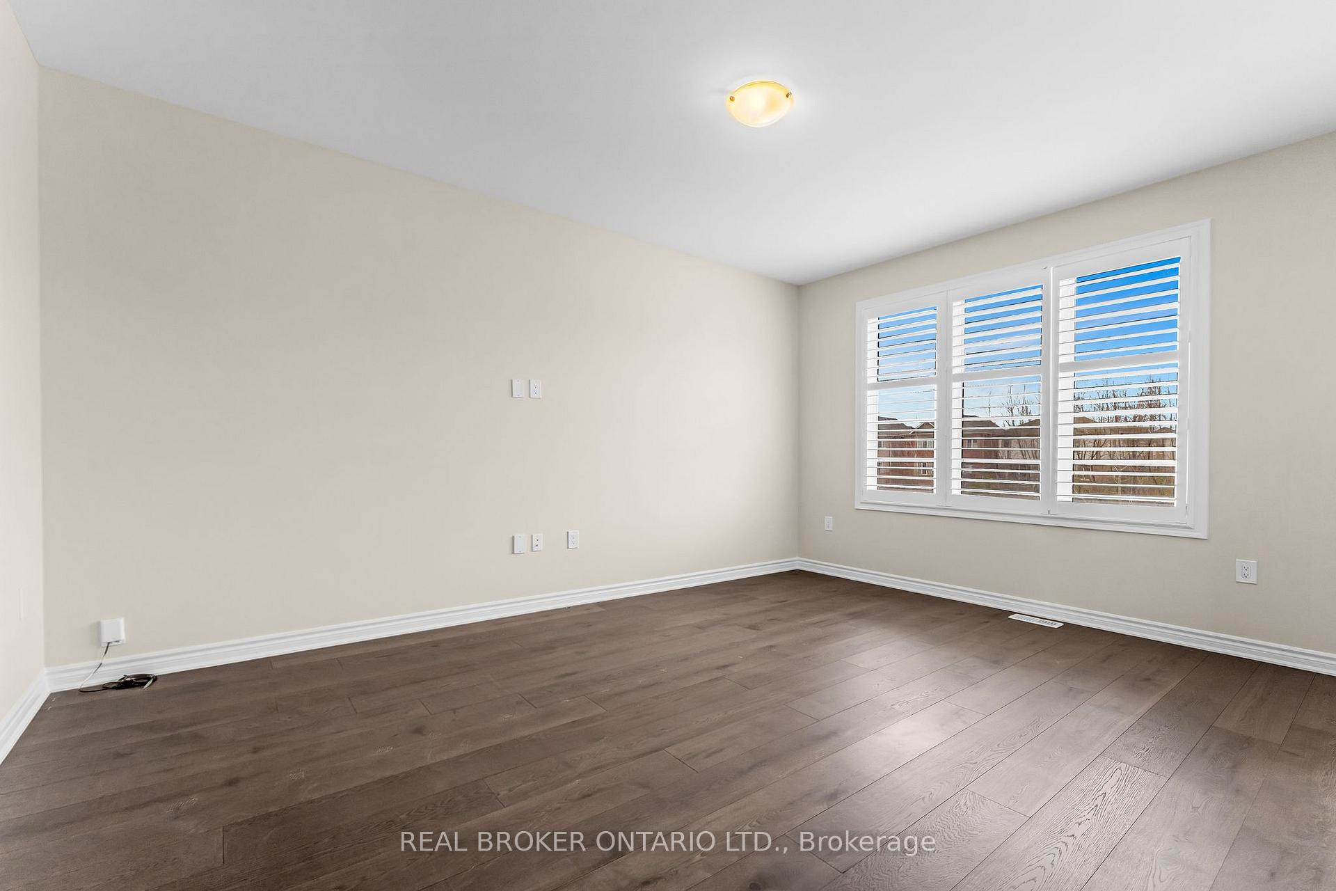 Photo 5 of 1194 Duignan Crescent, Milton, Ford — HOMEH