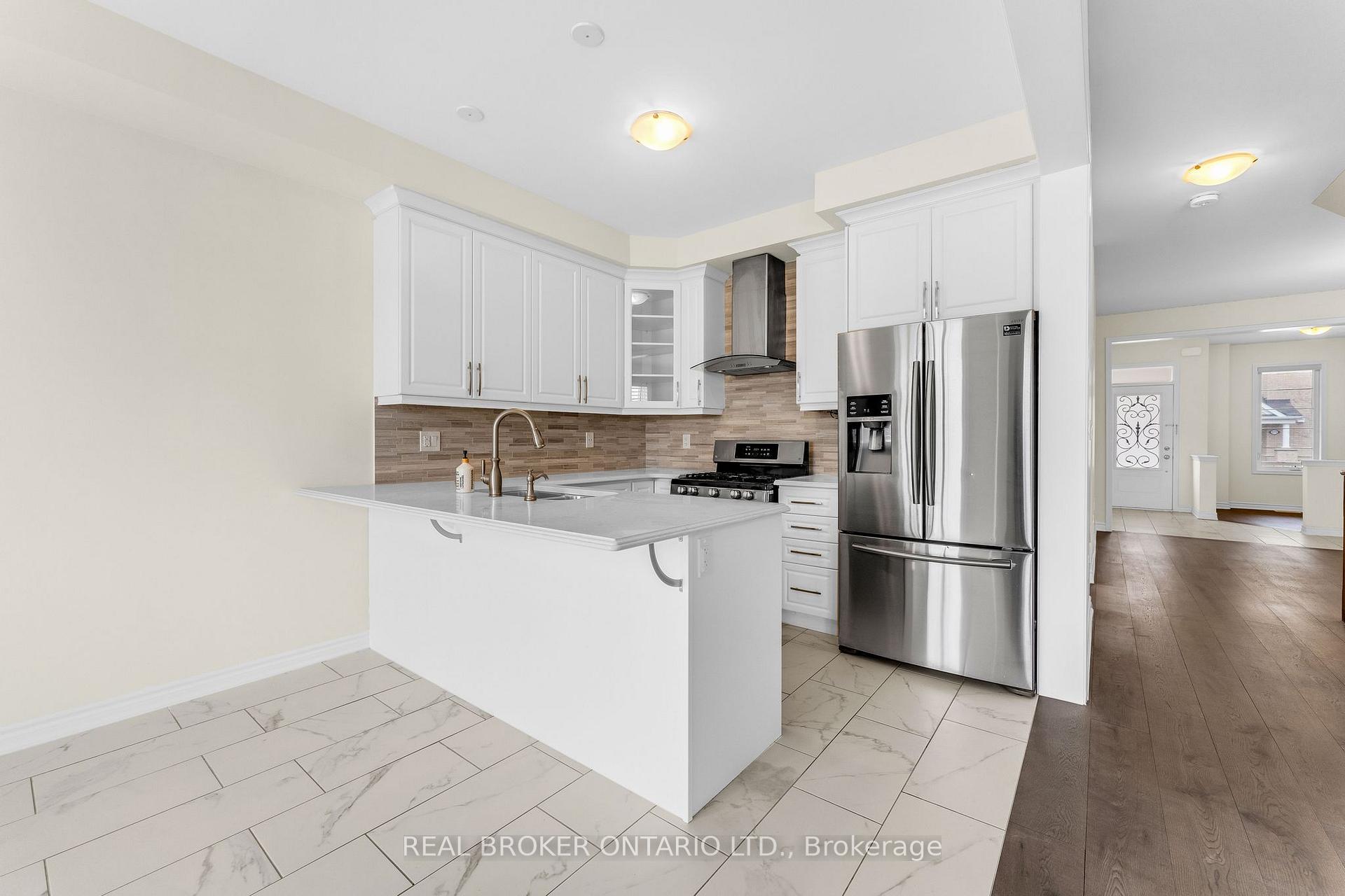 Photo 7 of 1194 Duignan Crescent, Milton, Ford — HOMEH