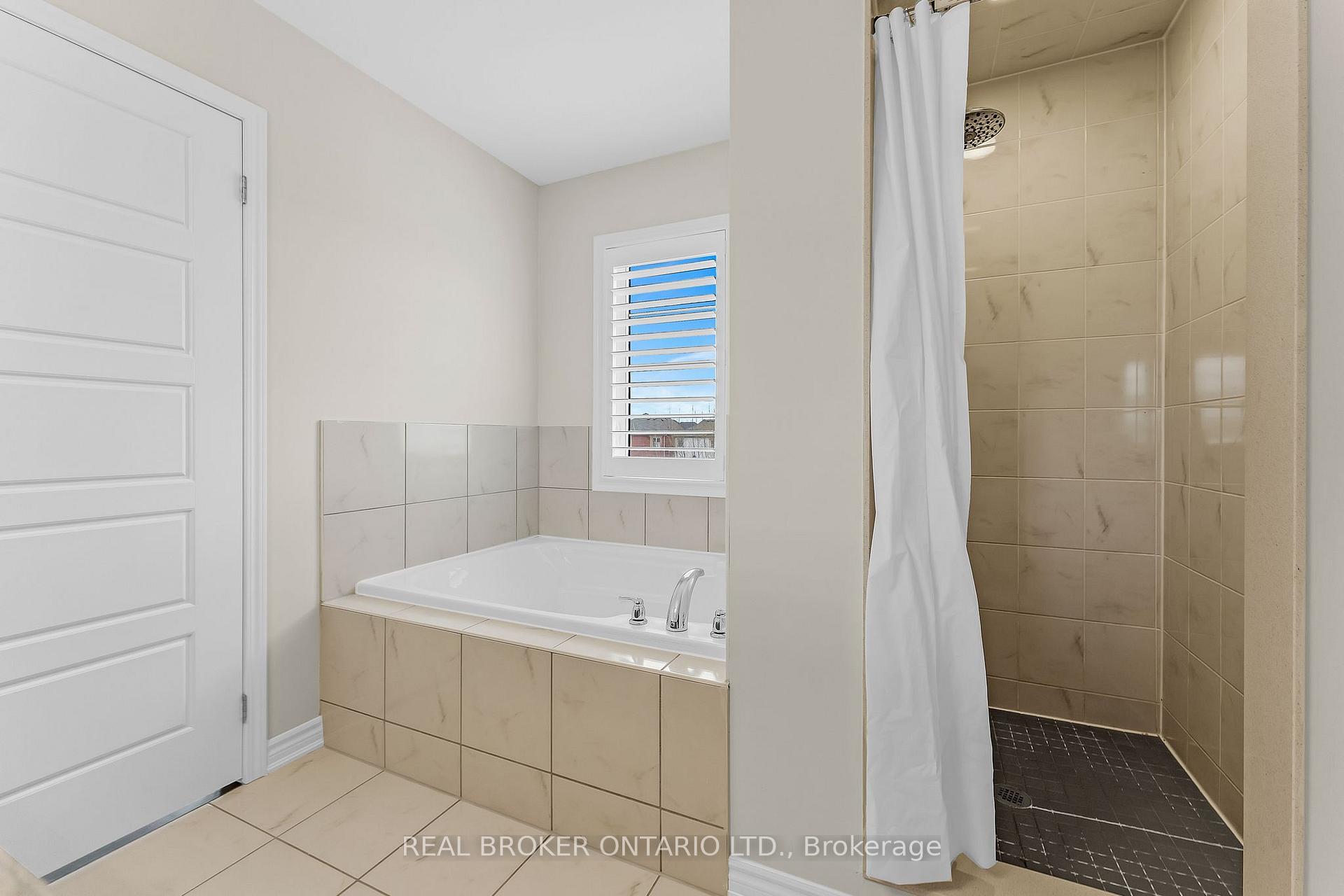 Photo 15 of 1194 Duignan Crescent, Milton, Ford — HOMEH